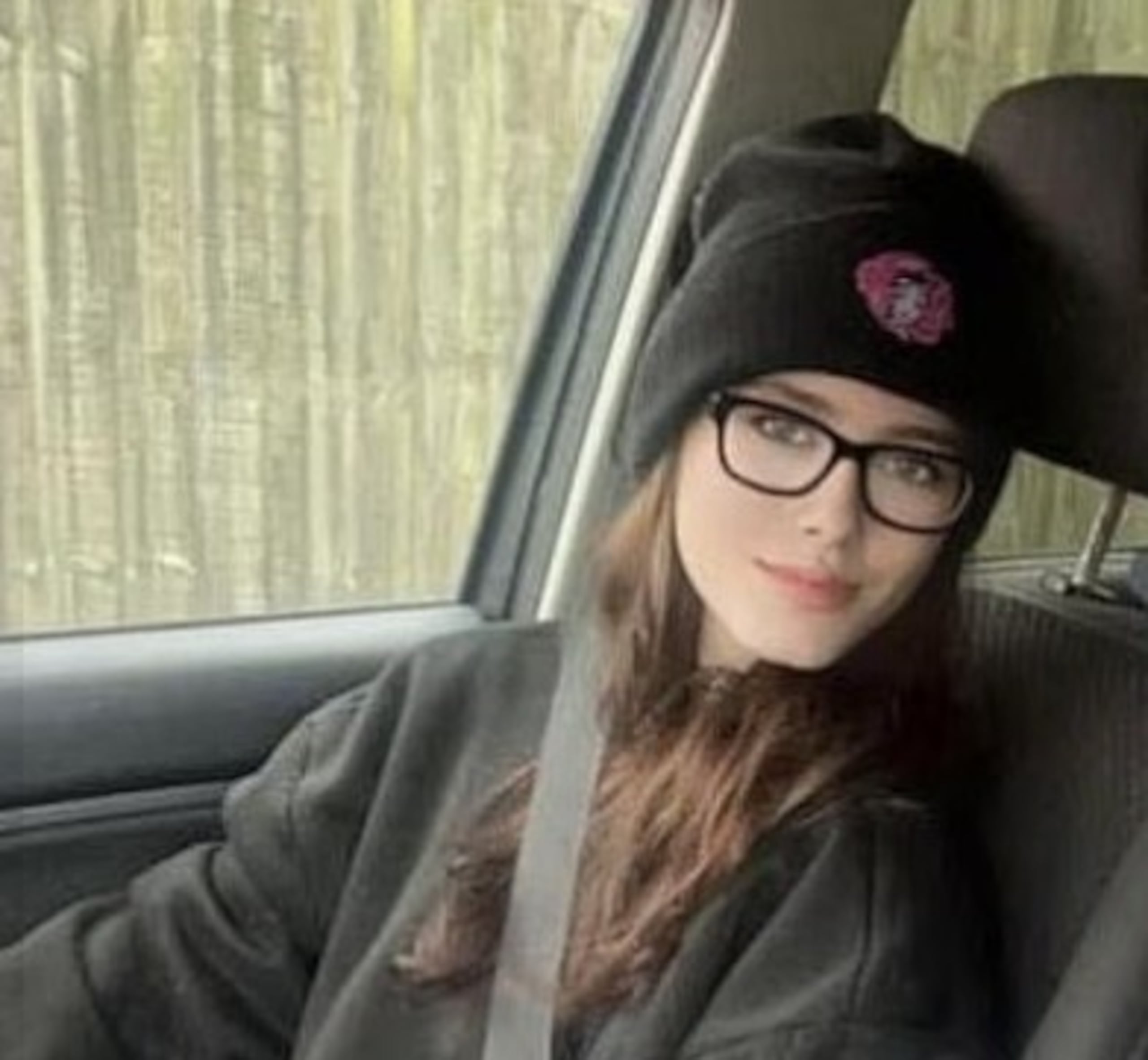 El padre, que perdió parte de una oreja en el incidente, señaló que confiaba plenamente en el perro y que este mantenía un vínculo cercano con su hija.