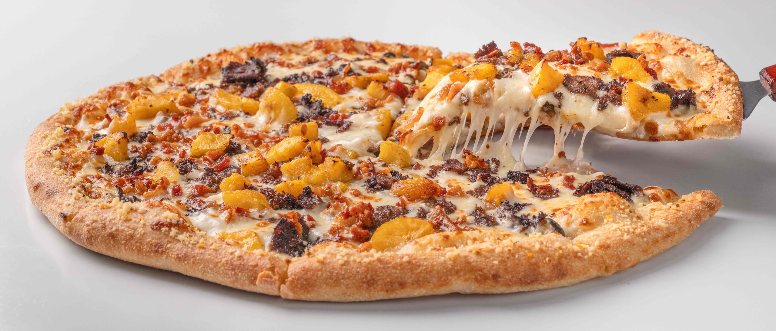 Entre los nuevos sabores se encuentra la Amarillitos Loaded, con amarillitos, steak, bacon, mezcla de 3 quesos y salsa de mantequilla de ajo y parmesano.