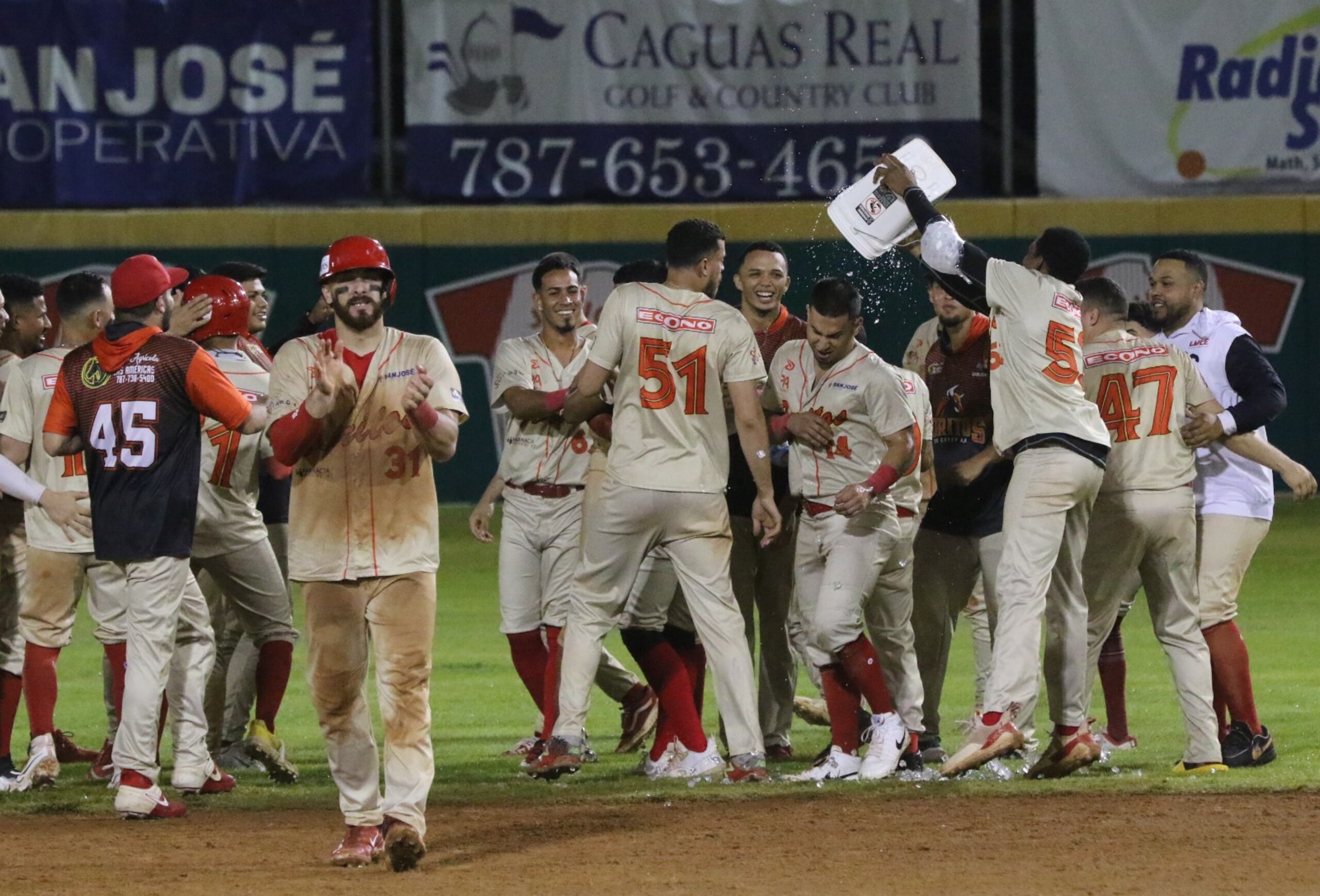 Un sencillo de oro de Pedro PJ Ortiz decidió la dramática victoria 8-7 de los Toritos sobre los Halcones.