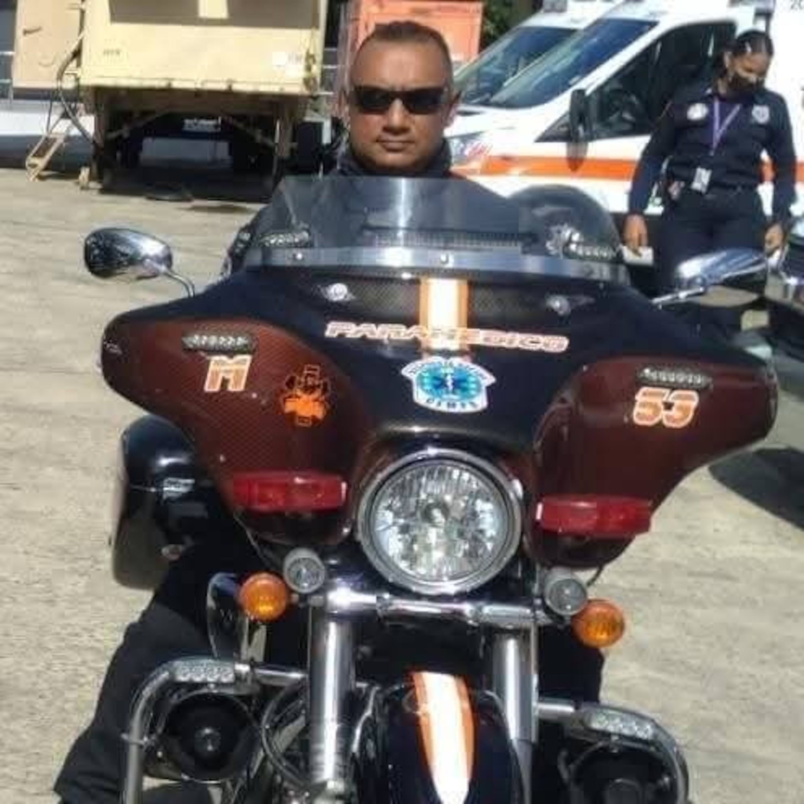 El paramédico motorizado, Amid Molina Morales, con más de 30 años de servicio, murió en un accidente de tránsito mientras se dirigía a atender una emergencia, en Quebradillas.