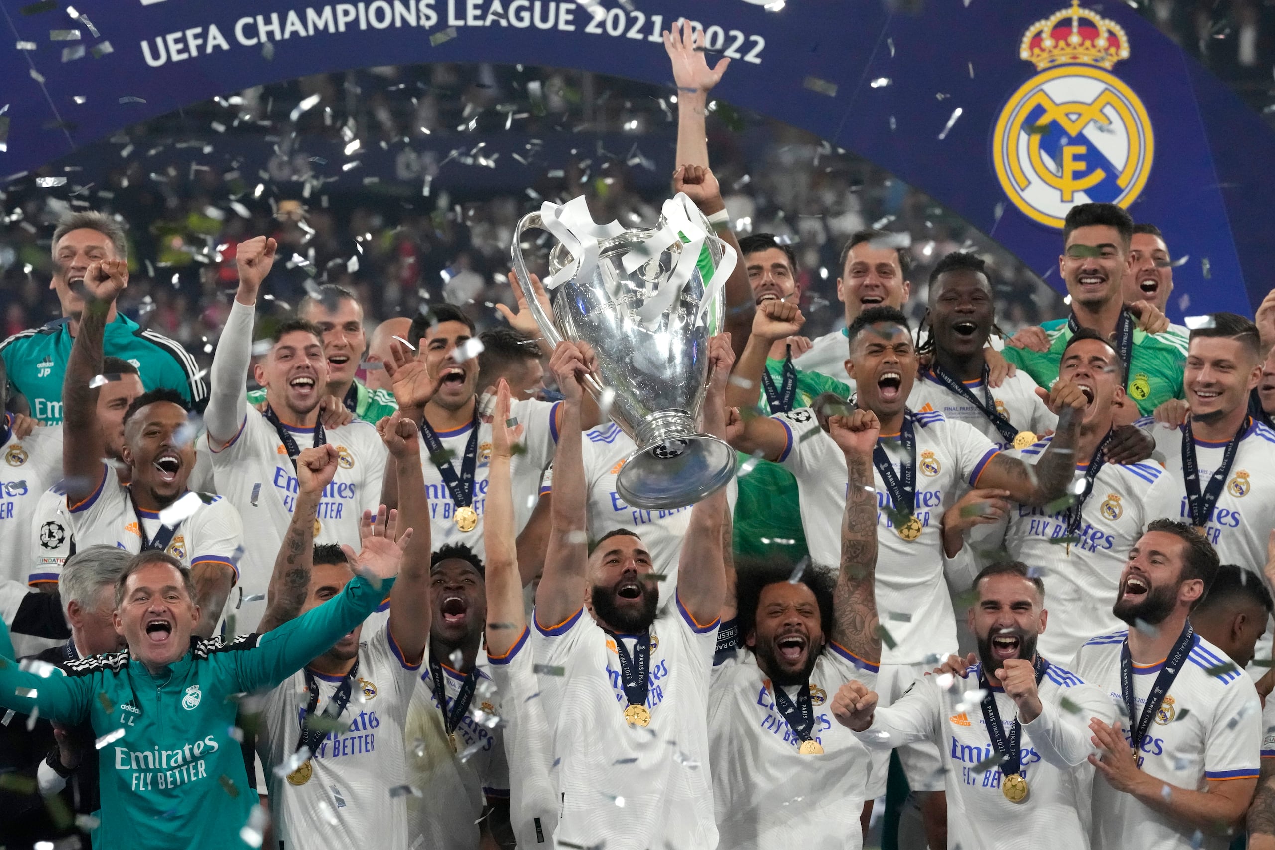 Los jugadores del Real Madrid festejan el título de la Liga de Campeones 2022.