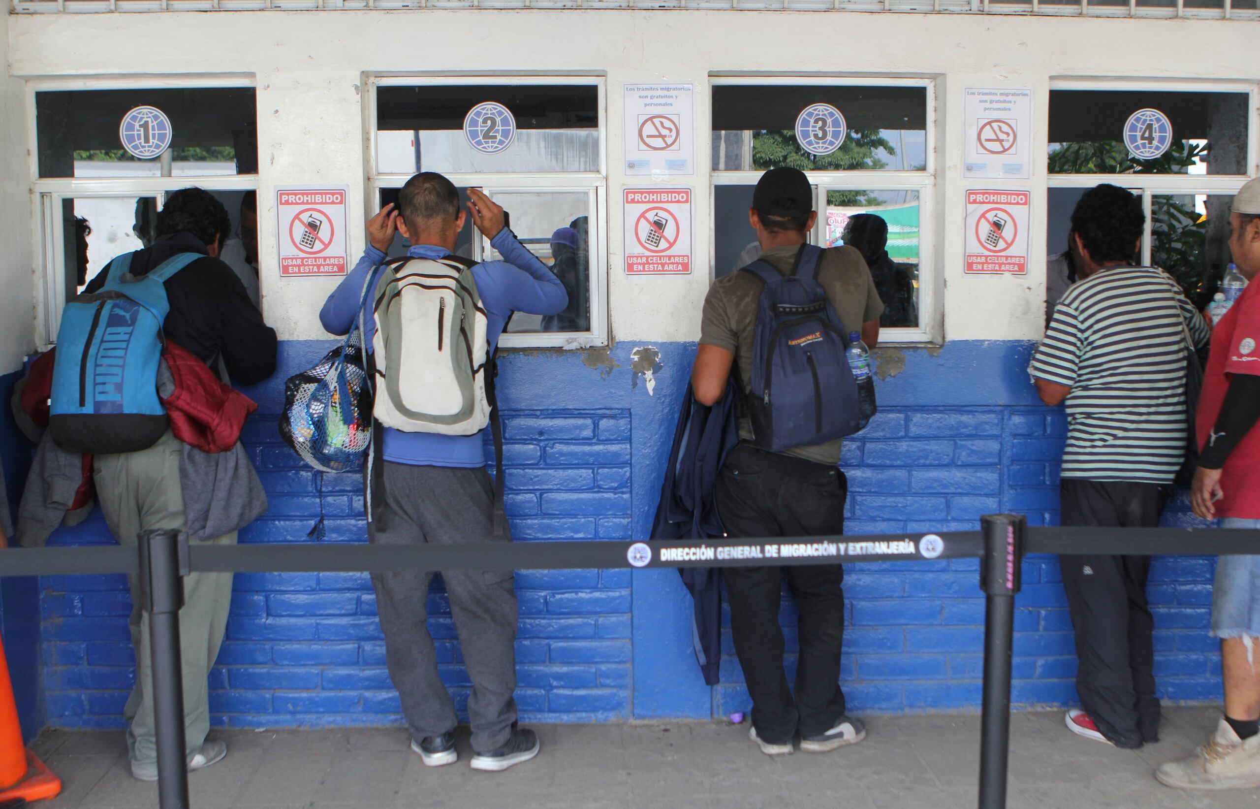 La fiscalía general dijo que empezó a investigar después de que al menos 33 migrantes denunciaran que habían pagado por el transporte, pero no fueron llevados a EE.UU.