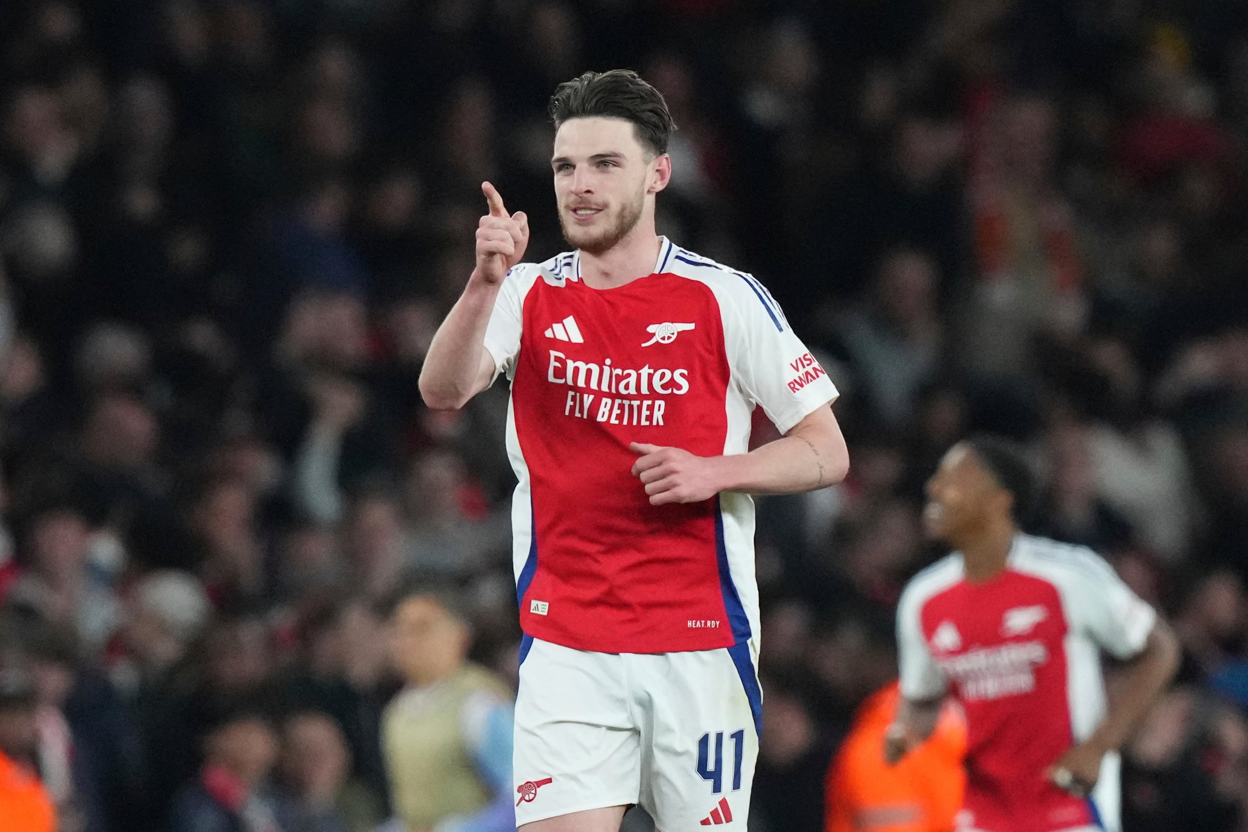 Declan Rice del Arsenal celebra tras anotar el segundo gol de su equipo en el encuentro de cuartos de final de la Liga de Campeones ante el Real Madrid el martes 8 de abril del 2025. (AP Foto/Frank Augstein)