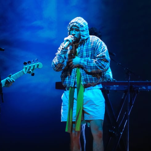 FOTOS: Bad Bunny y Rauw Alejandro la montan en la tarima de los Latin Grammy 2025