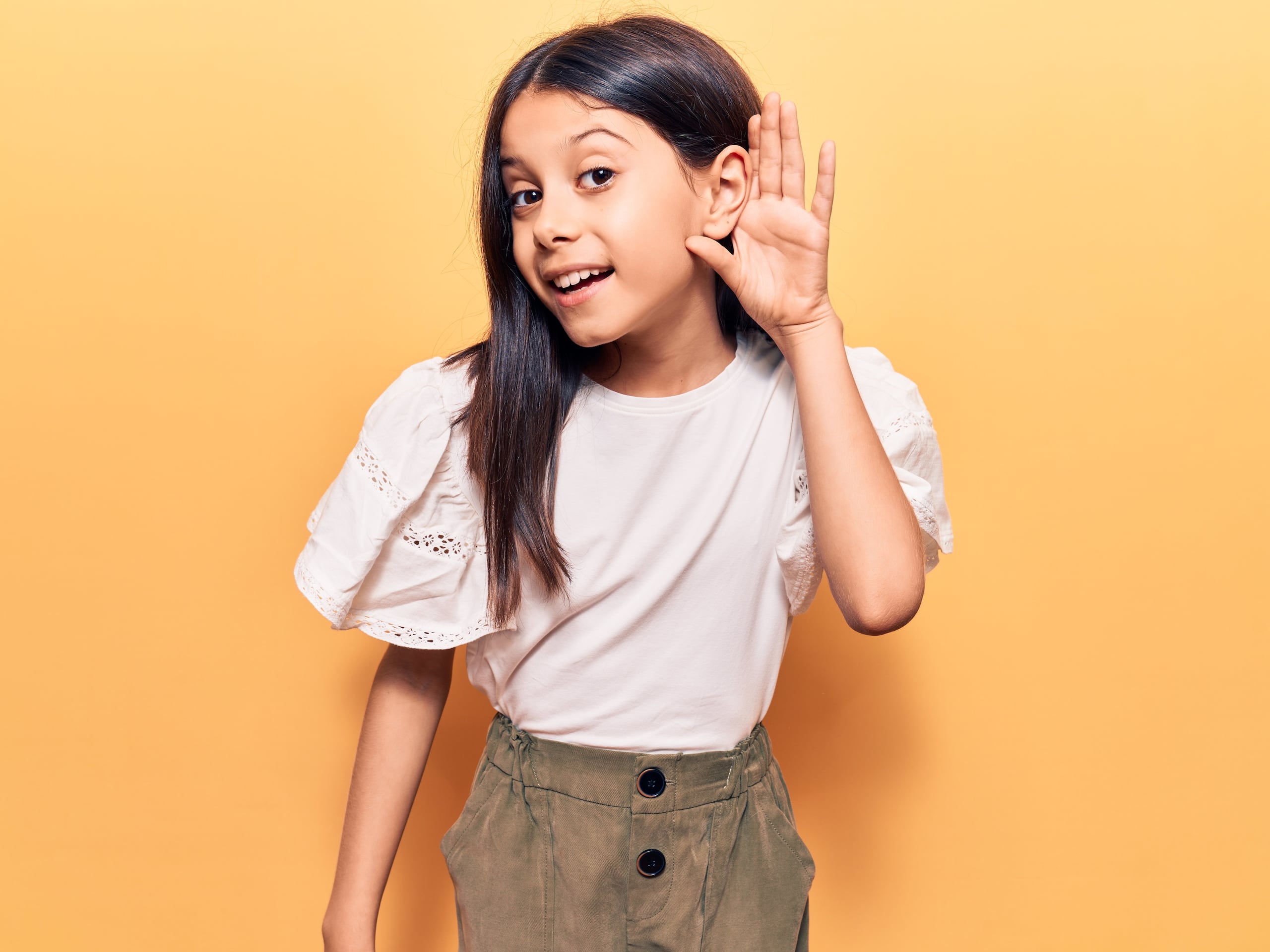 Es importante que cada niño tenga una evaluación detallada, en el caso de la visión, con un oftalmólogo pediátrico; en el caso de la audición, con unas pruebas auditivas de acuerdo con su edad.