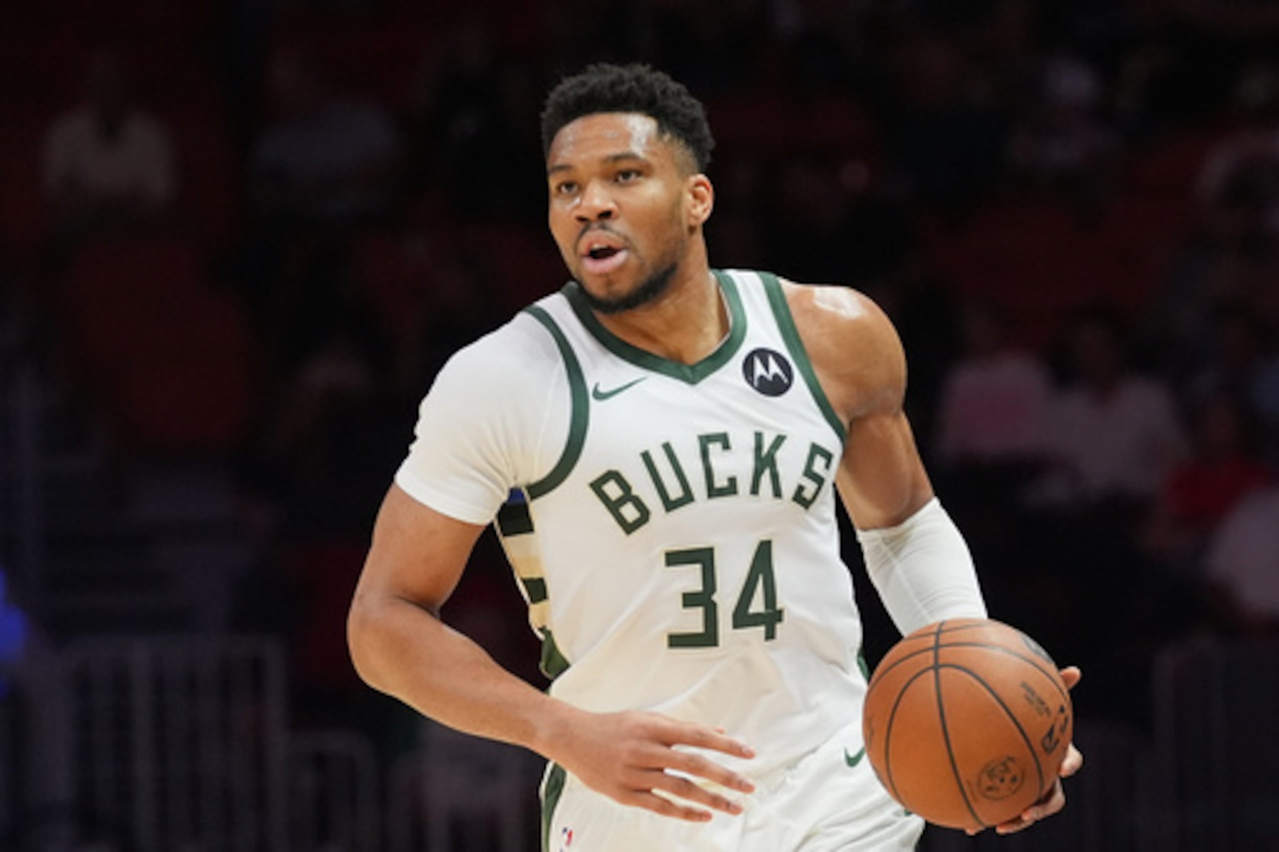 El griego Giannis Antetokounmpo (34).