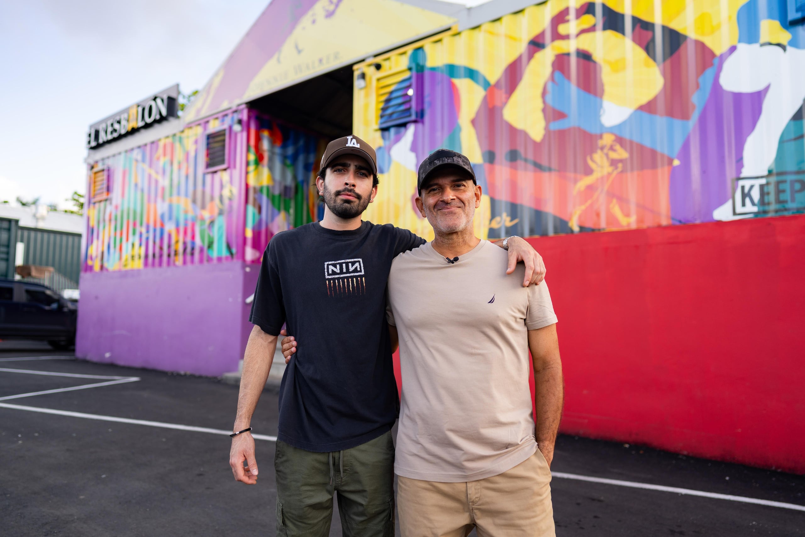 Cada mural inmortaliza un aspecto cultural de la "Ciudad de los Conquistadores".