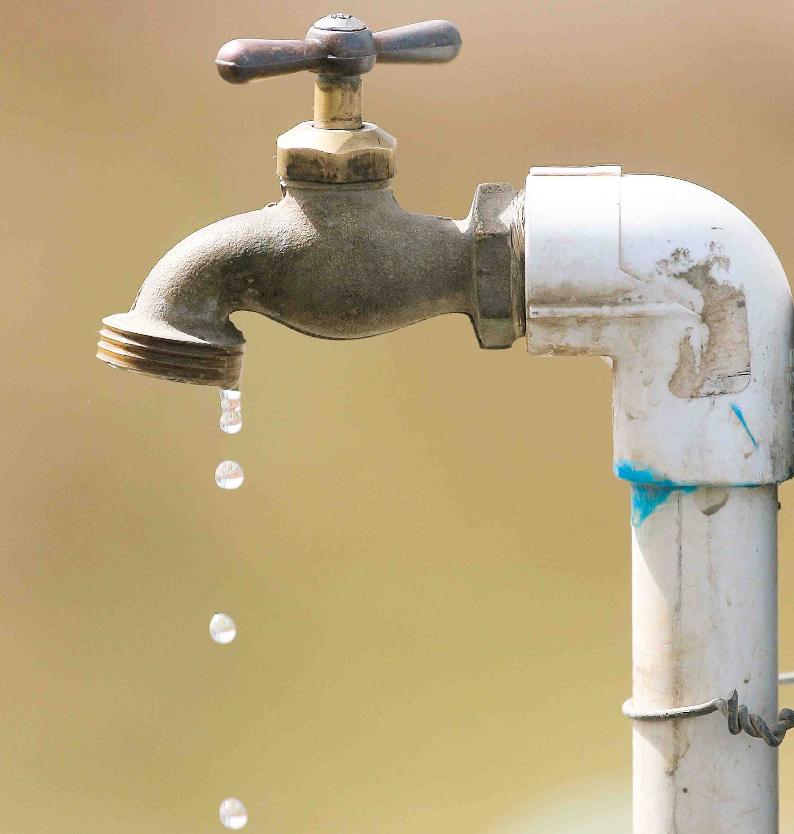 Esta tarde concluyeron los trabajos de reparación de una tubería de 66 pulgadas de diámetro en la carretera PR-28, frente a la cárcel de menores de Bayamón.