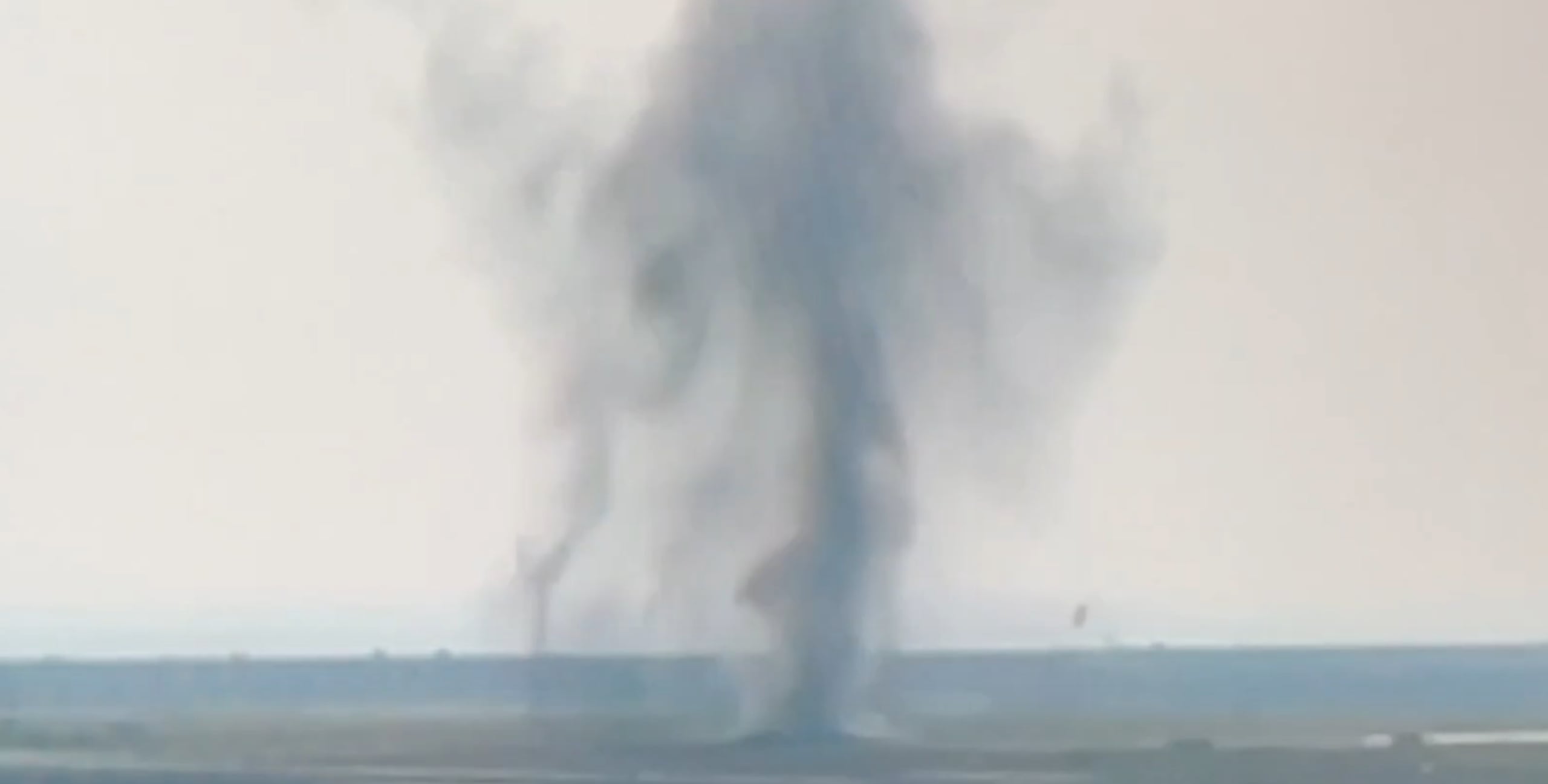 El suceso causó el cierre de la pista y la cancelación de un total de 66 vuelos previstos durante la jornada, según la operadora del aeropuerto, que espera reanudar las conexiones aéreas con normalidad a partir del jueves.