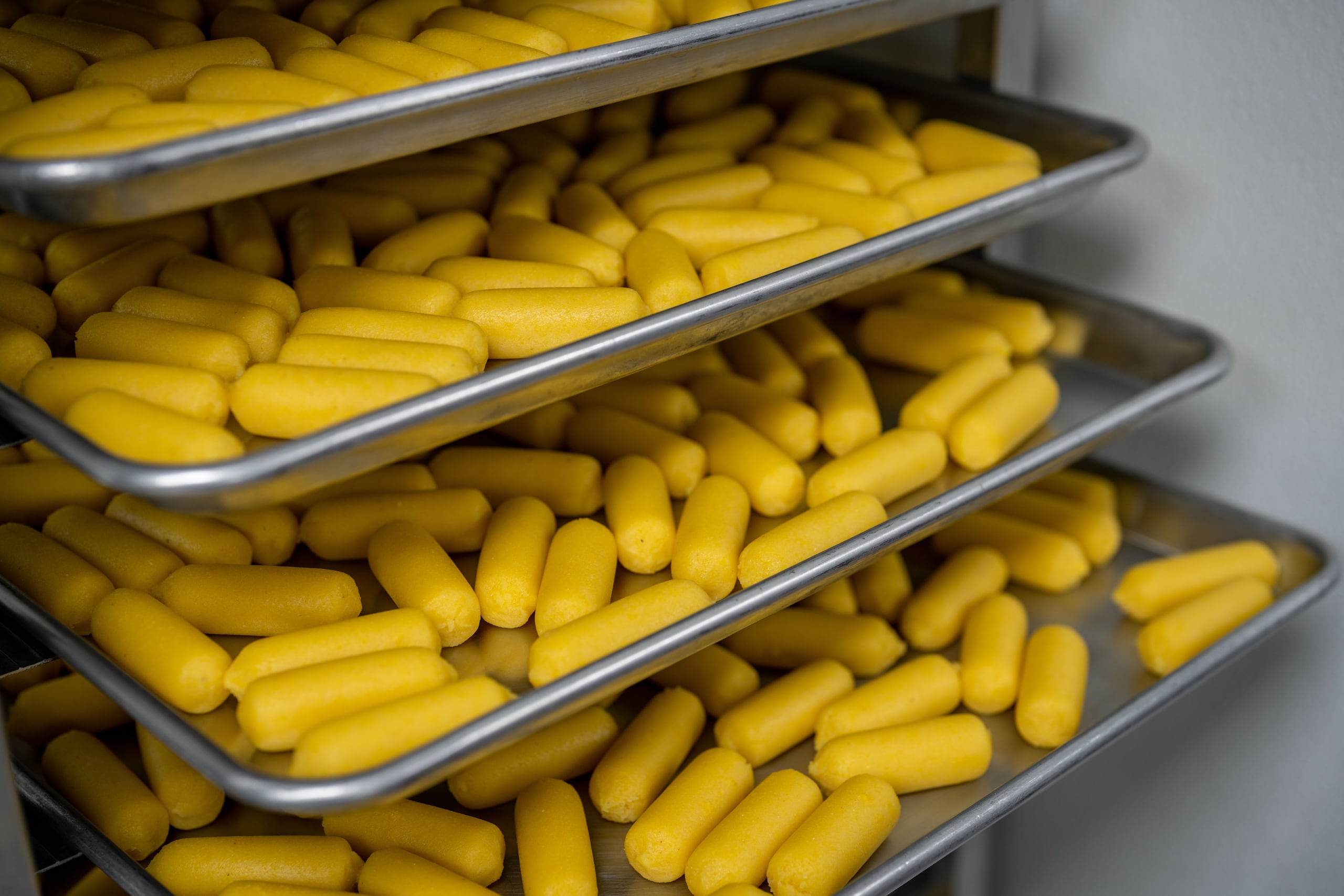Los Sorullitos Artesanales Mamá Toña han tenido tanta aceptación que actualmente forman parte del inventario de unos 80 supermercados y cerca de 150 restaurantes en toda la isla.