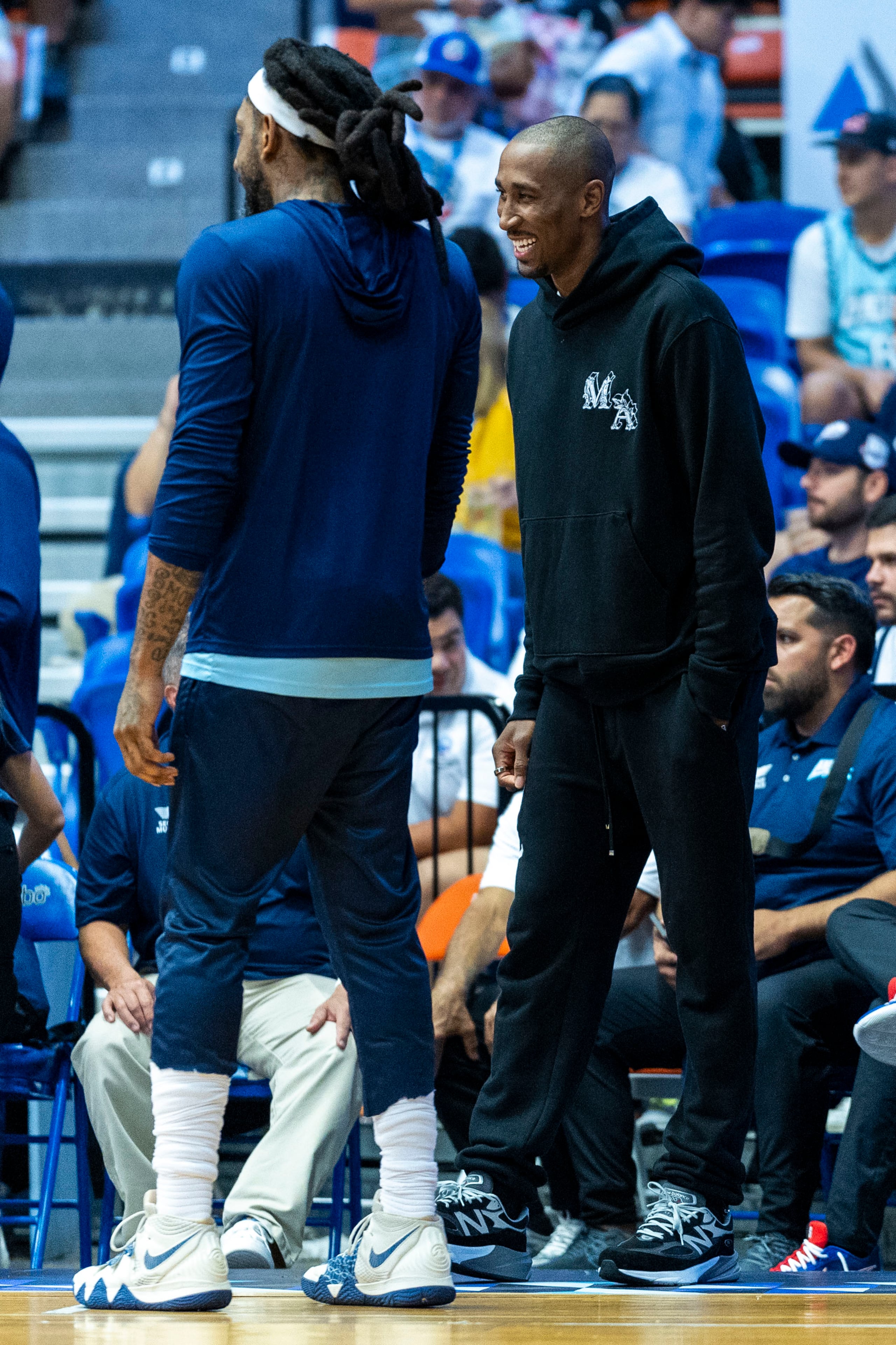 Rondae Hollis-Jefferson, de los Mets de Guaynabo, vio desde el banquillo el partido del martes contra los Capitanes de Arecibo.