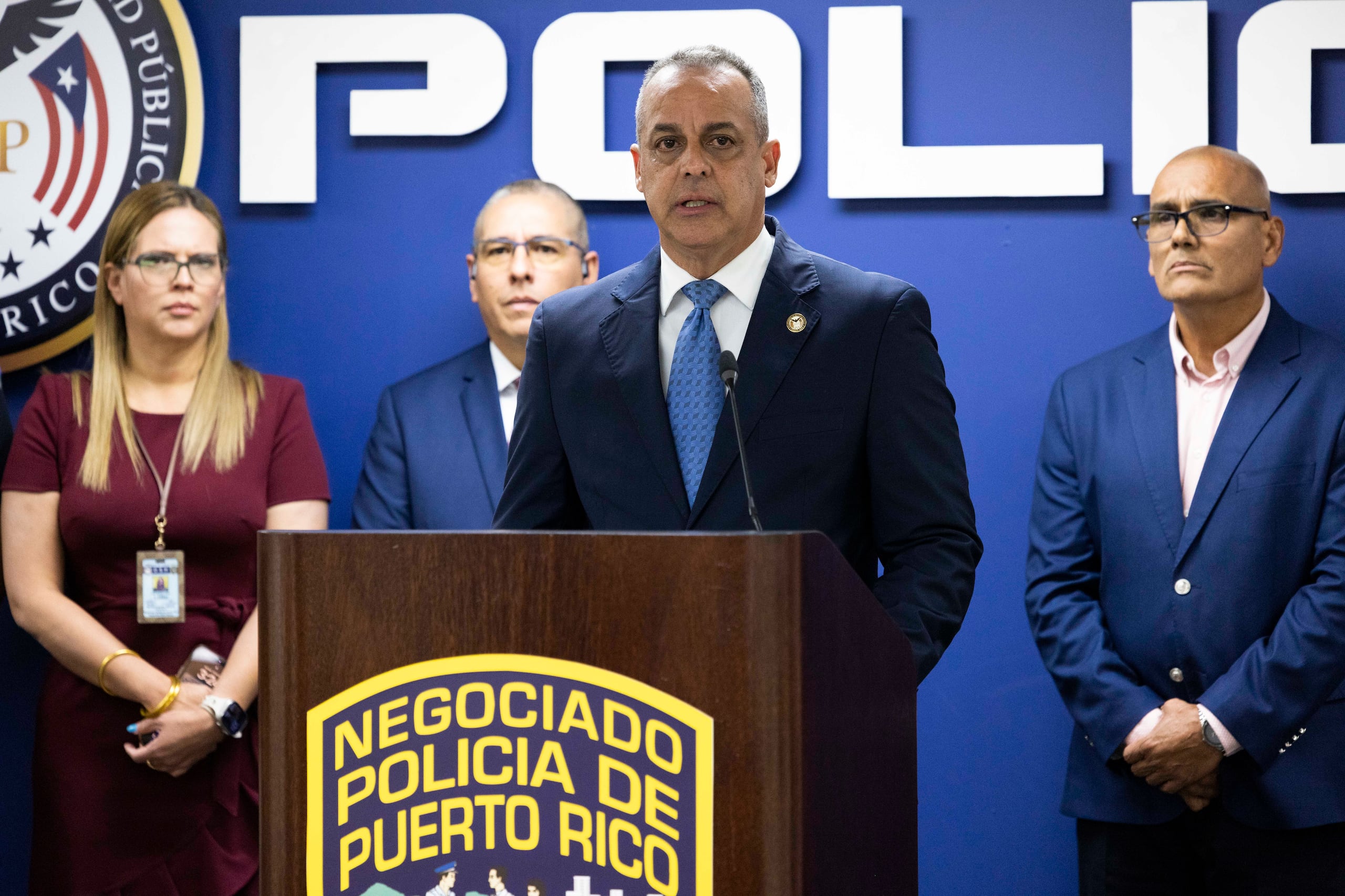 Este mes, agentes del Negociado de la Policía diligenciaron 15 órdenes de arresto contra miembros de la FARC, responsables de la masacre ocurrida en el residencial Quintana en Hato Rey en julio de 2022.