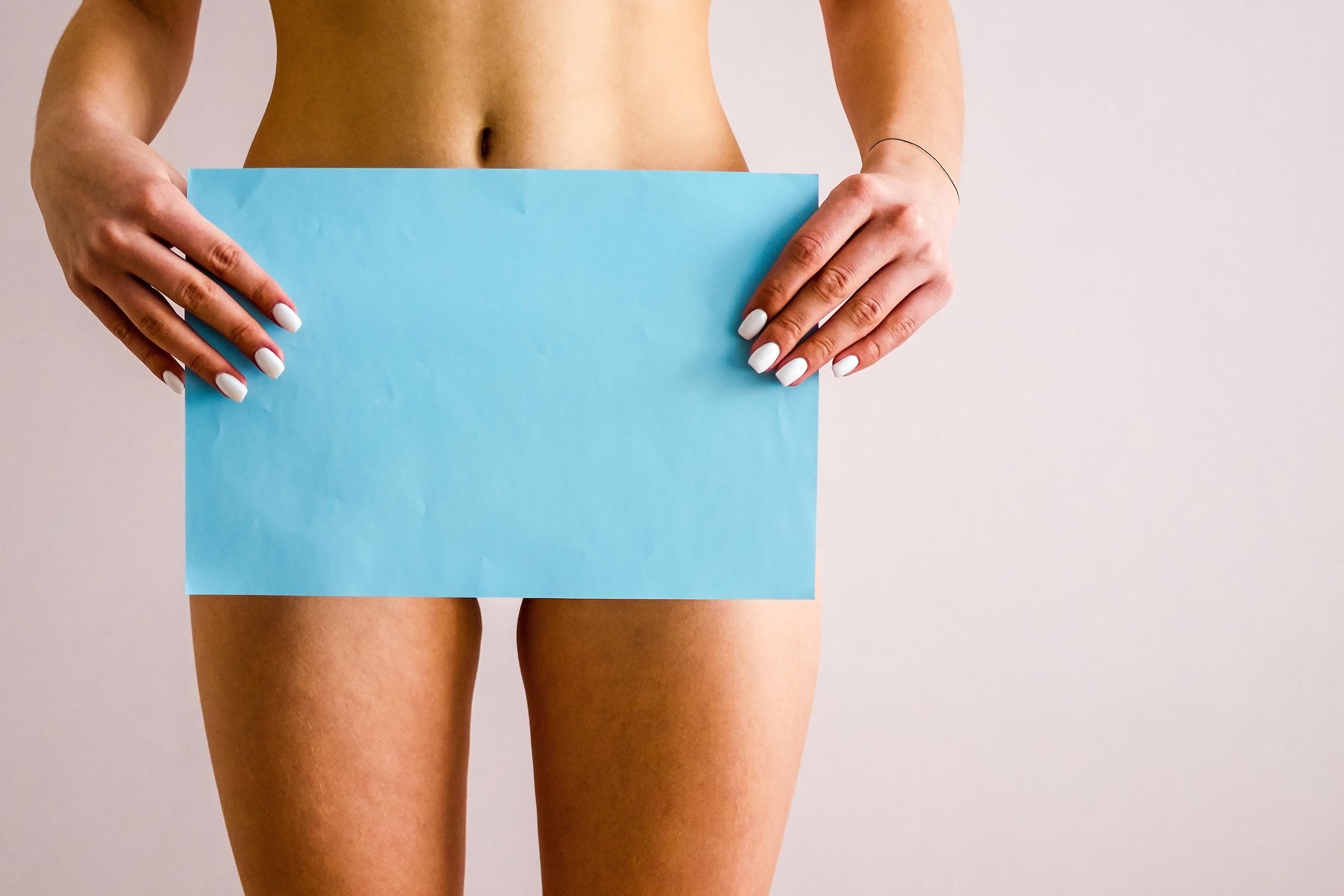La psoriasis inversa se manifiesta en lugares ocultos del cuerpo, como el área genital.