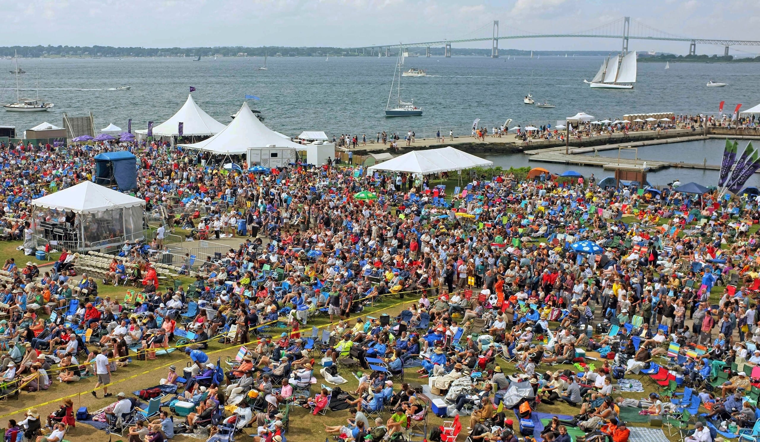 El festival de música Newport Jazz Festival, en el Fort Adams State Park, en Narragansett Bay, en Newport, Rhode Island, el 2 de agosto del 2013. (AP foto/Joe Giblin)