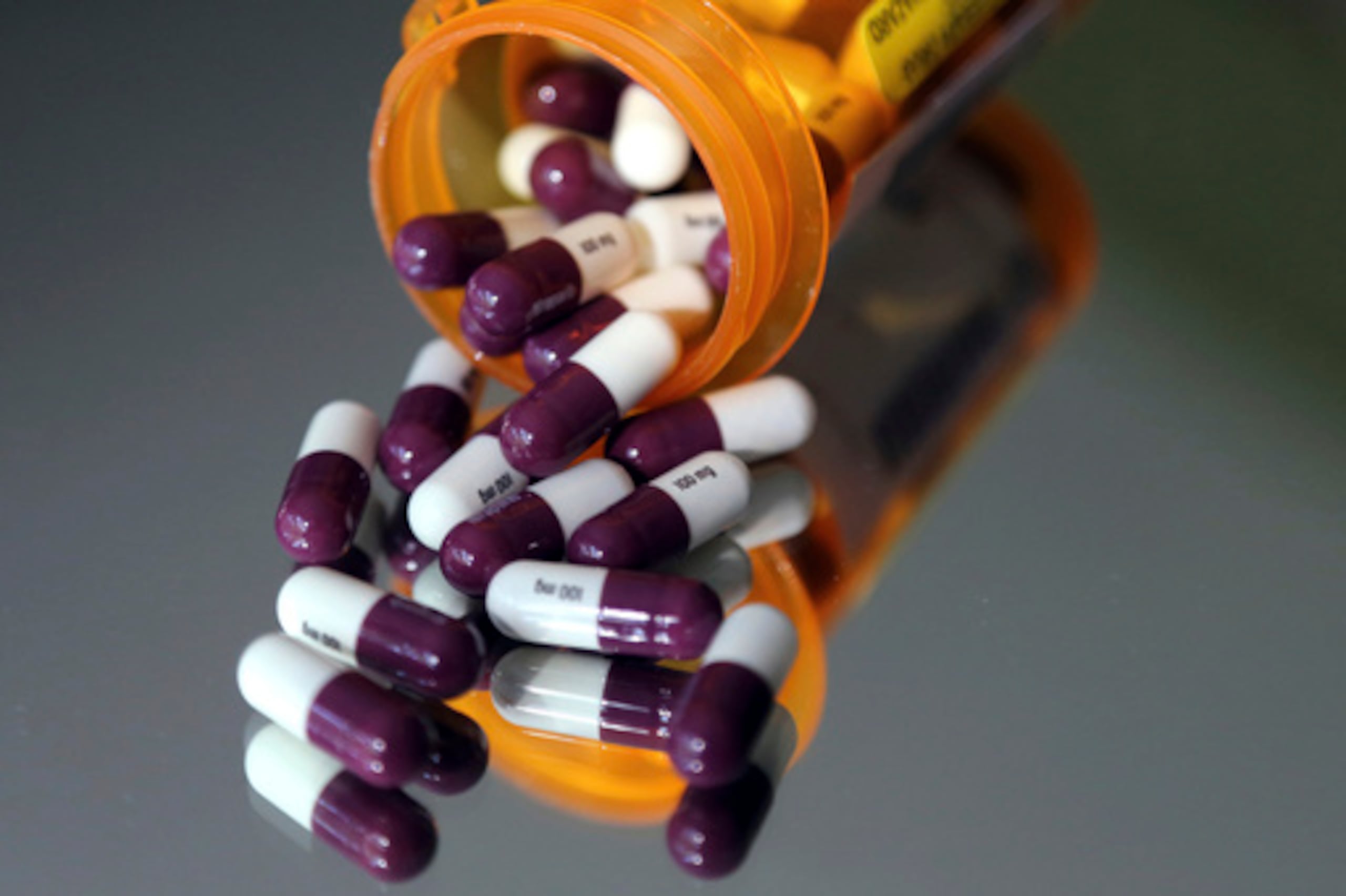 Los medicamentos deben ser llevados a la sede del Departamento de Salud, donde se hará un servicarro.