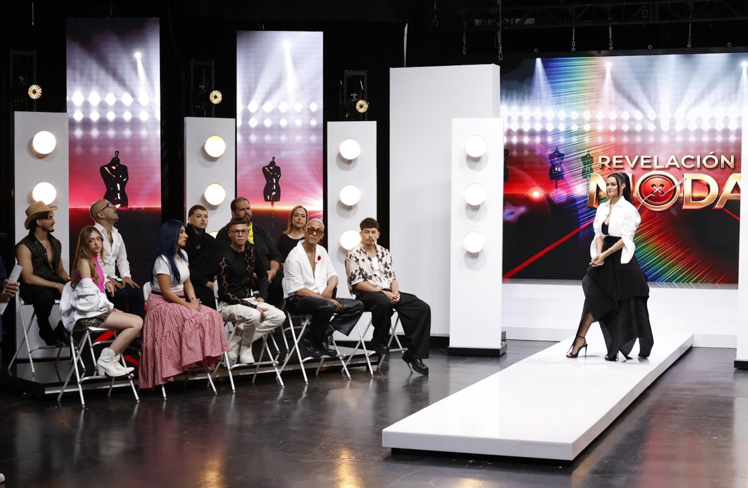 El programa cuenta con 10 diseñadores que completarán desafíos mientras demuestran su talento.