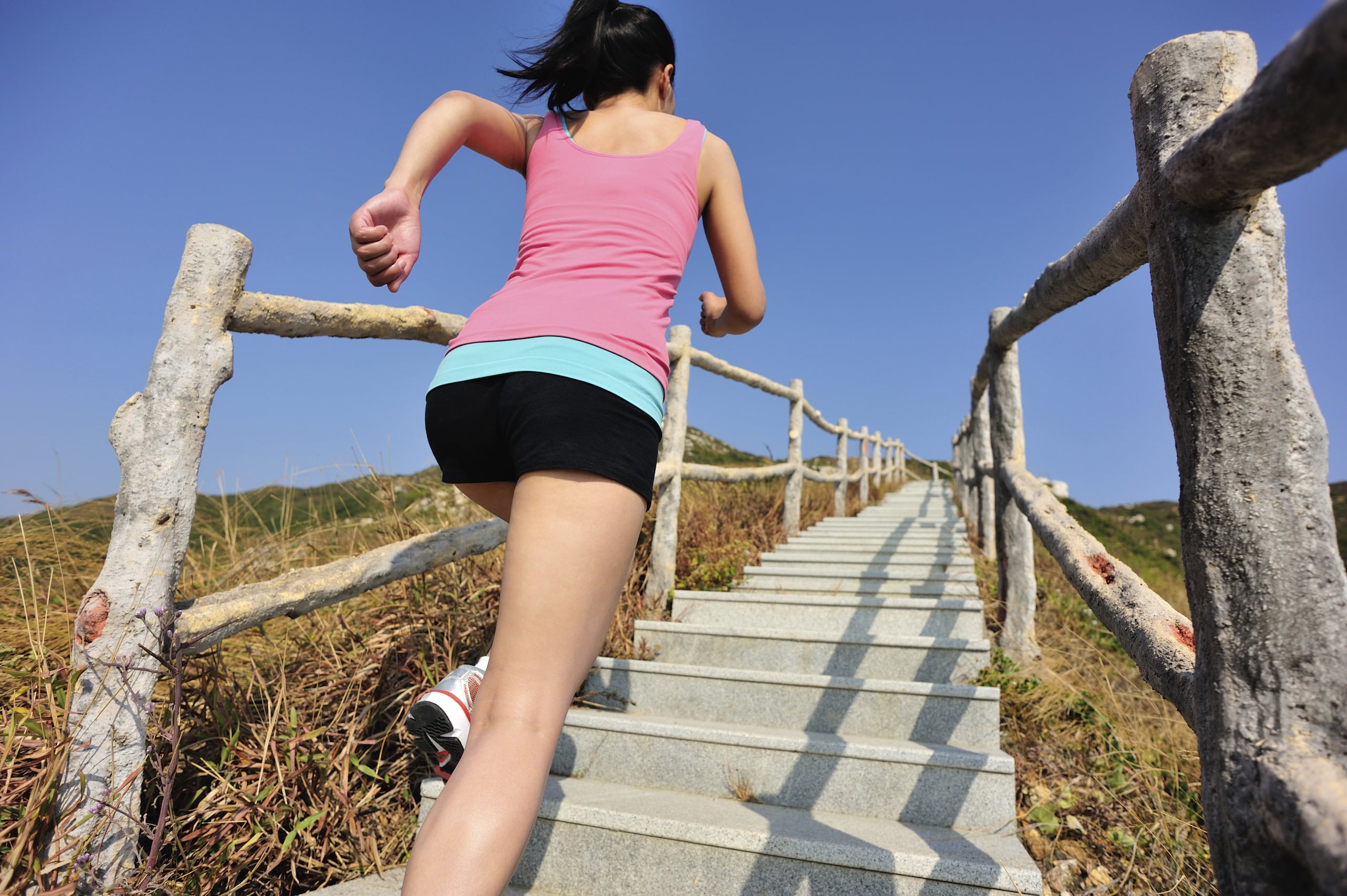 La Organización Mundial de la Salud recomienda 150 minutos de actividad física moderada a la semana, preferiblemente divididos en cinco días.