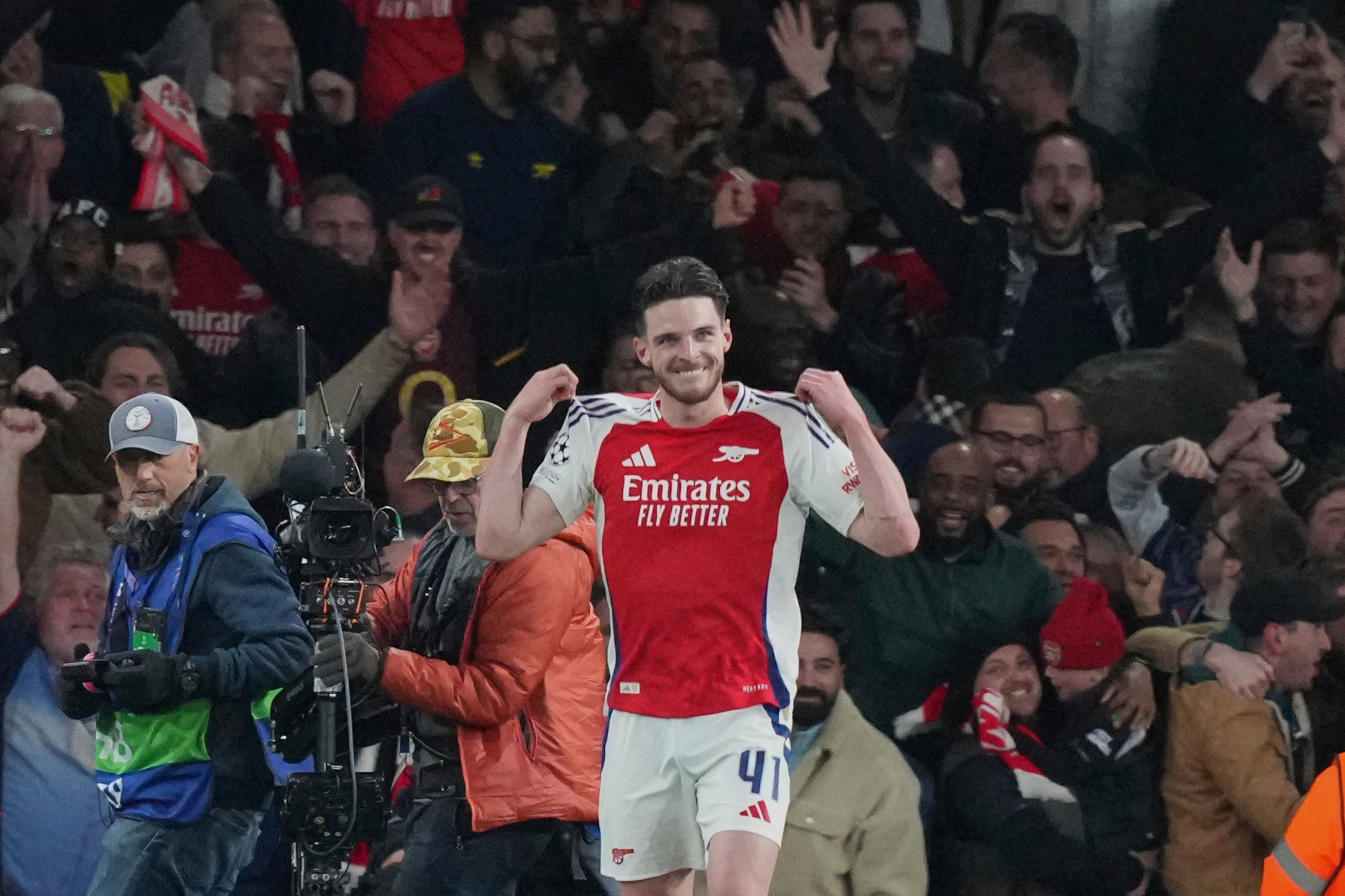 Declan Rice del Arsenal celebra tras anotar el segundo gol en el encuentro de ida de los cuartos de final de la Liga de Campeones ante el Real Madrid el martes 8 de abril del 2025. (AP Foto/Frank Augstein)