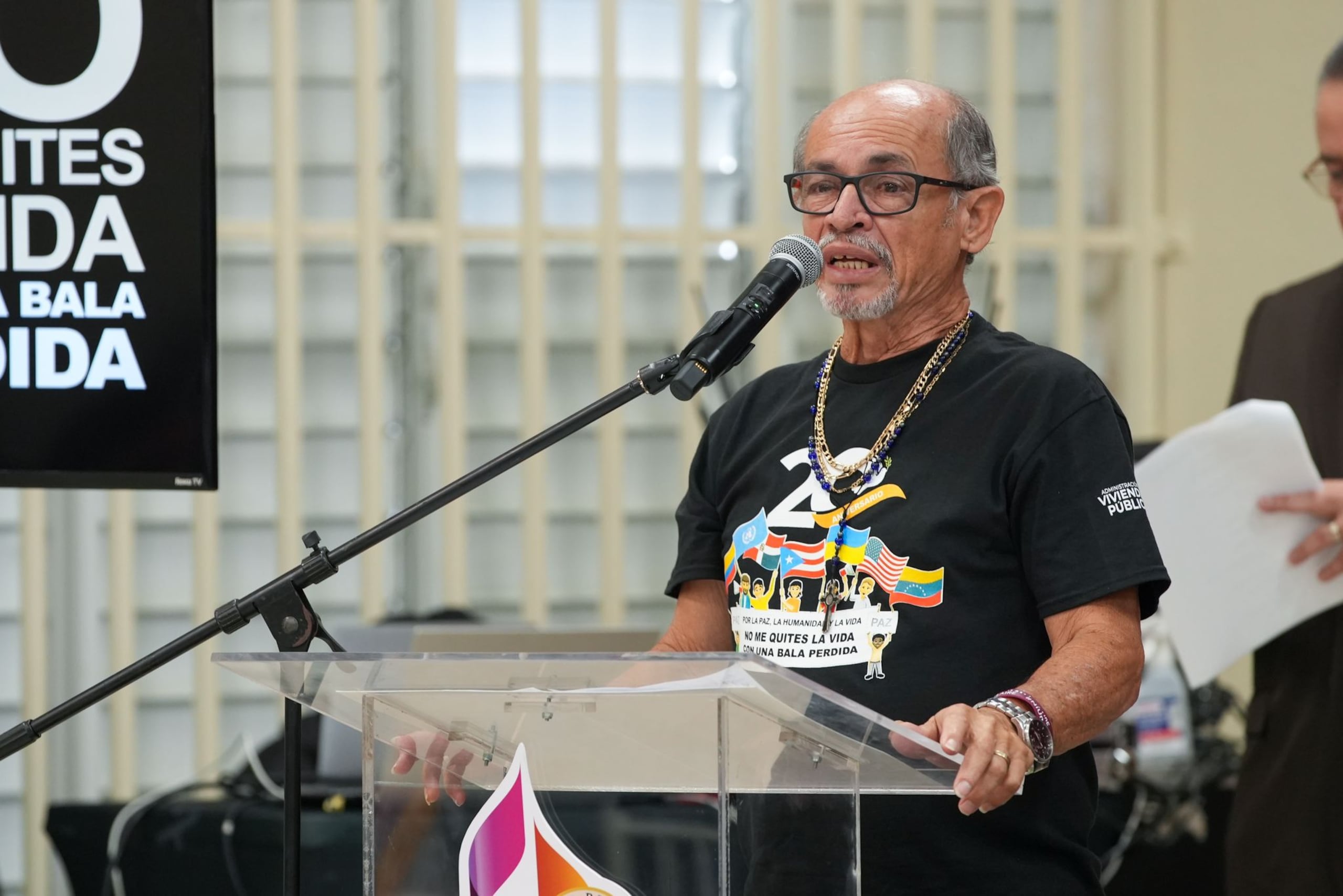 Carlos Negrón, padre de Karla Michelle Negrón Pérez, quien tenía 15 años cuando una bala perdida la alcanzó y mató