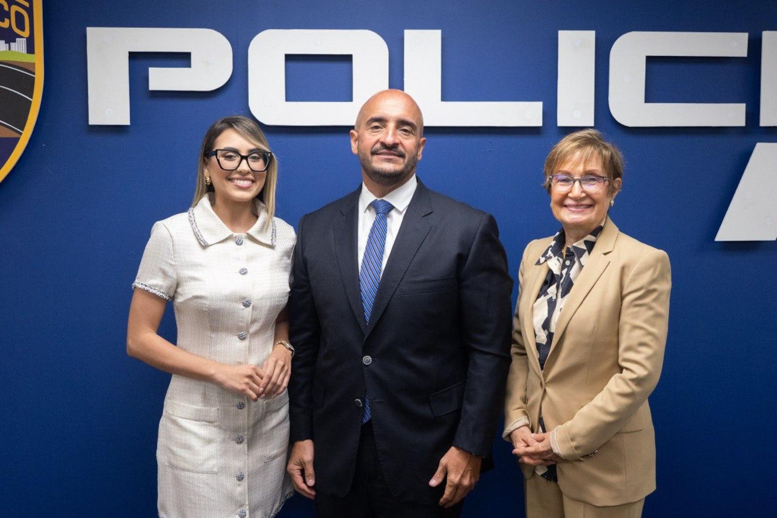 En la foto, la antropóloga forense Meisshialette Ortiz Quiñones, el superintendente de la Policía, Joseph González y la directora ejecutiva del Instituto de Ciencias Forenses, la Dra. María Conte Miller, durante el anuncio.