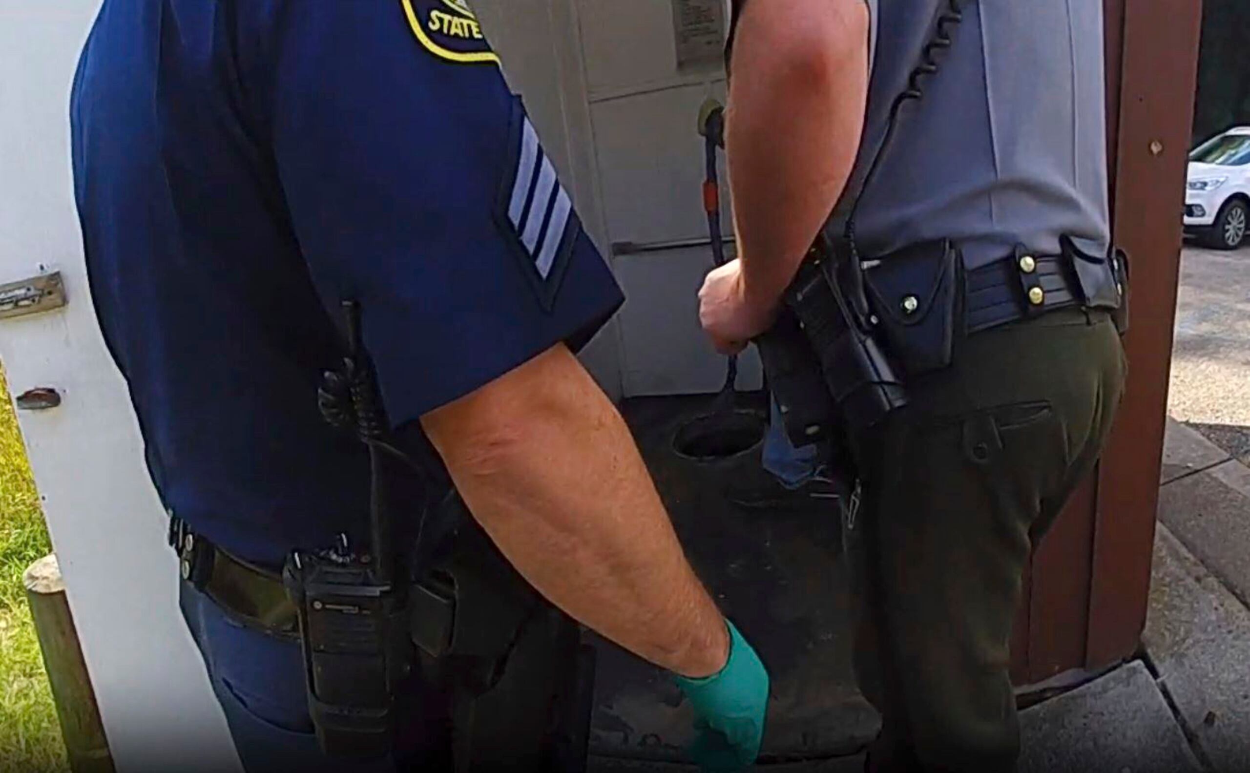 Fue necesario remover el inodoro para rescatar a la mujer.