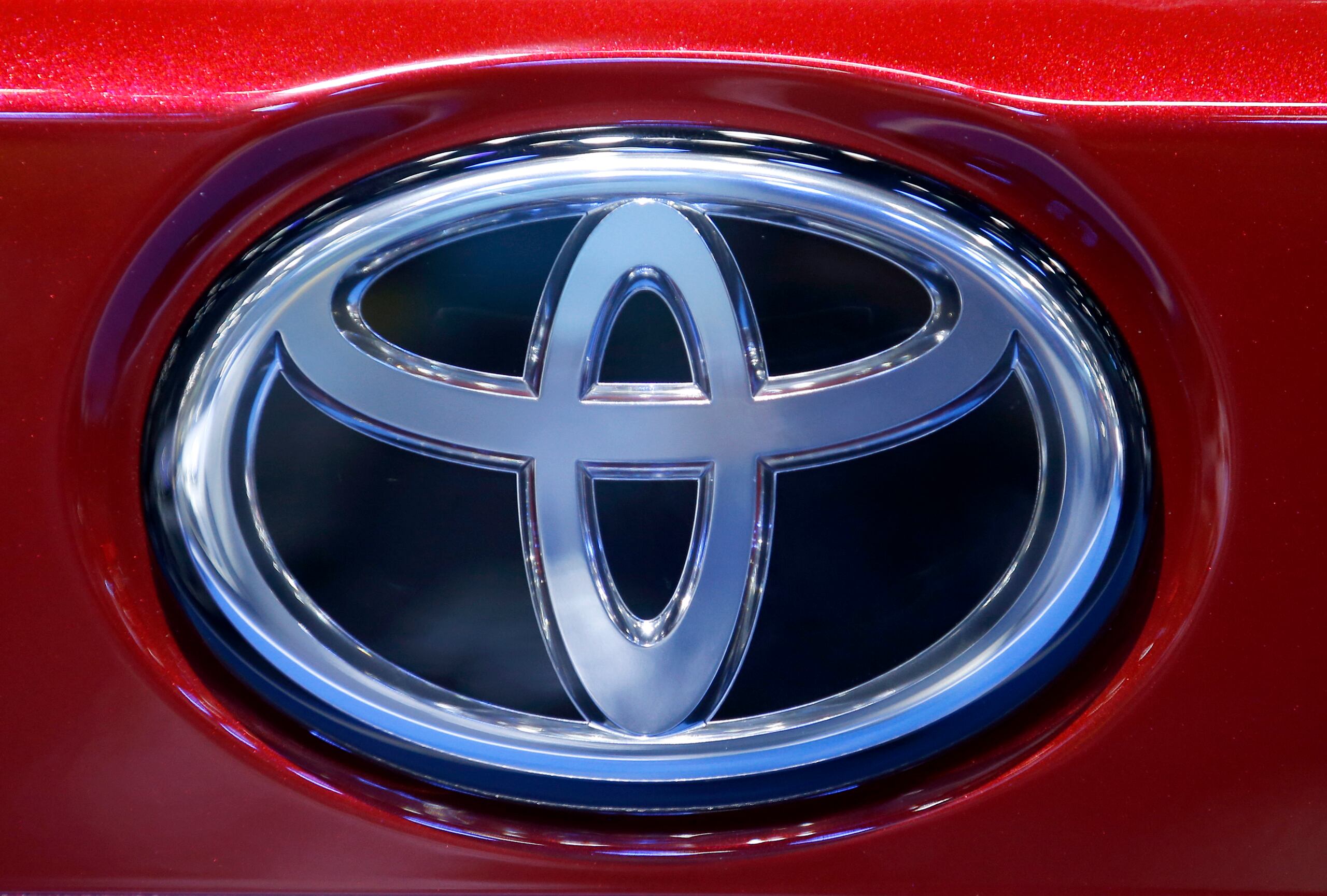 Aunque no están sindicados, Fain catalogó los aumentos salariales que Toyota otorgó a sus empleados en Estados Unidos a la huelga realizada por el sindicato en las automotrices estadounidenses.