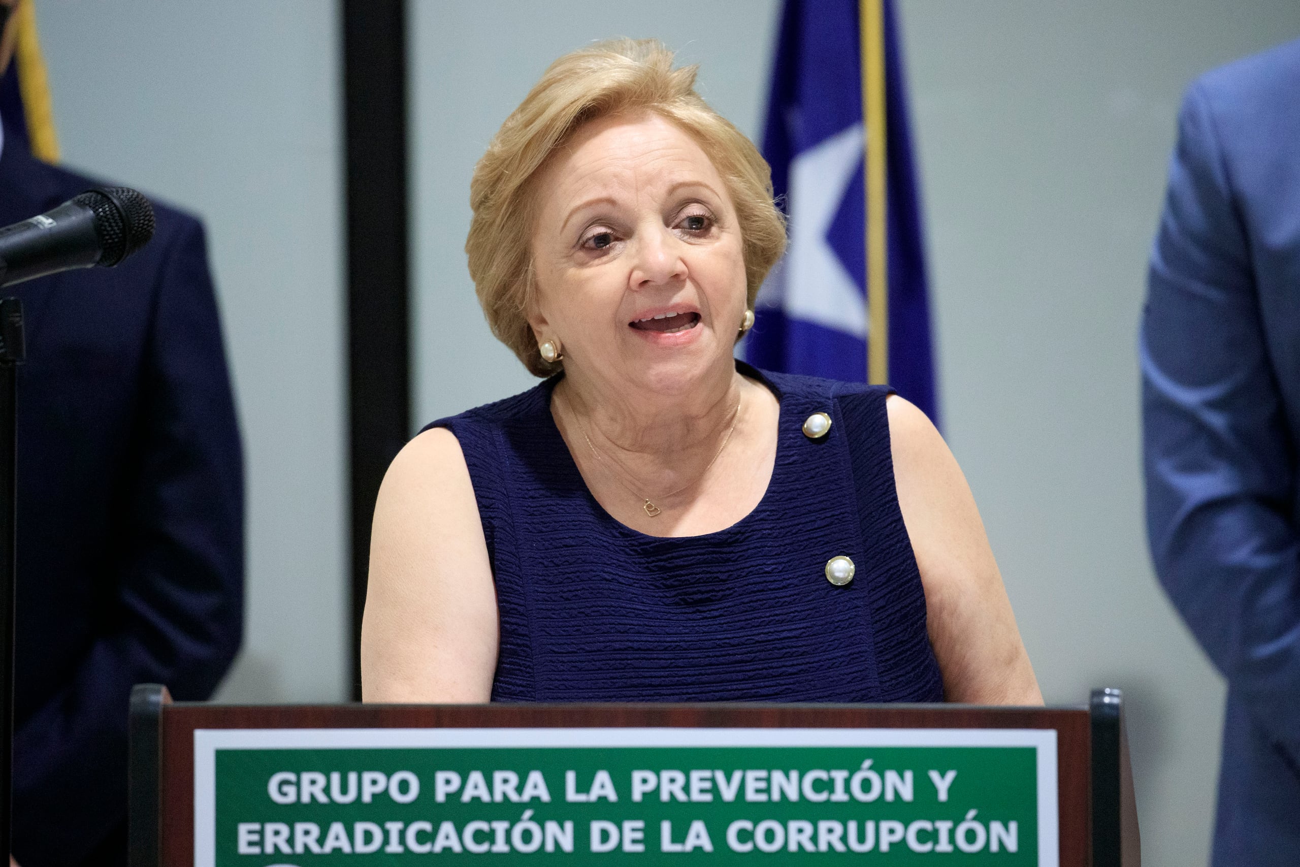 Nydia Cotto Vives comenzó en la década de 1980 su carrera en el servicio público.