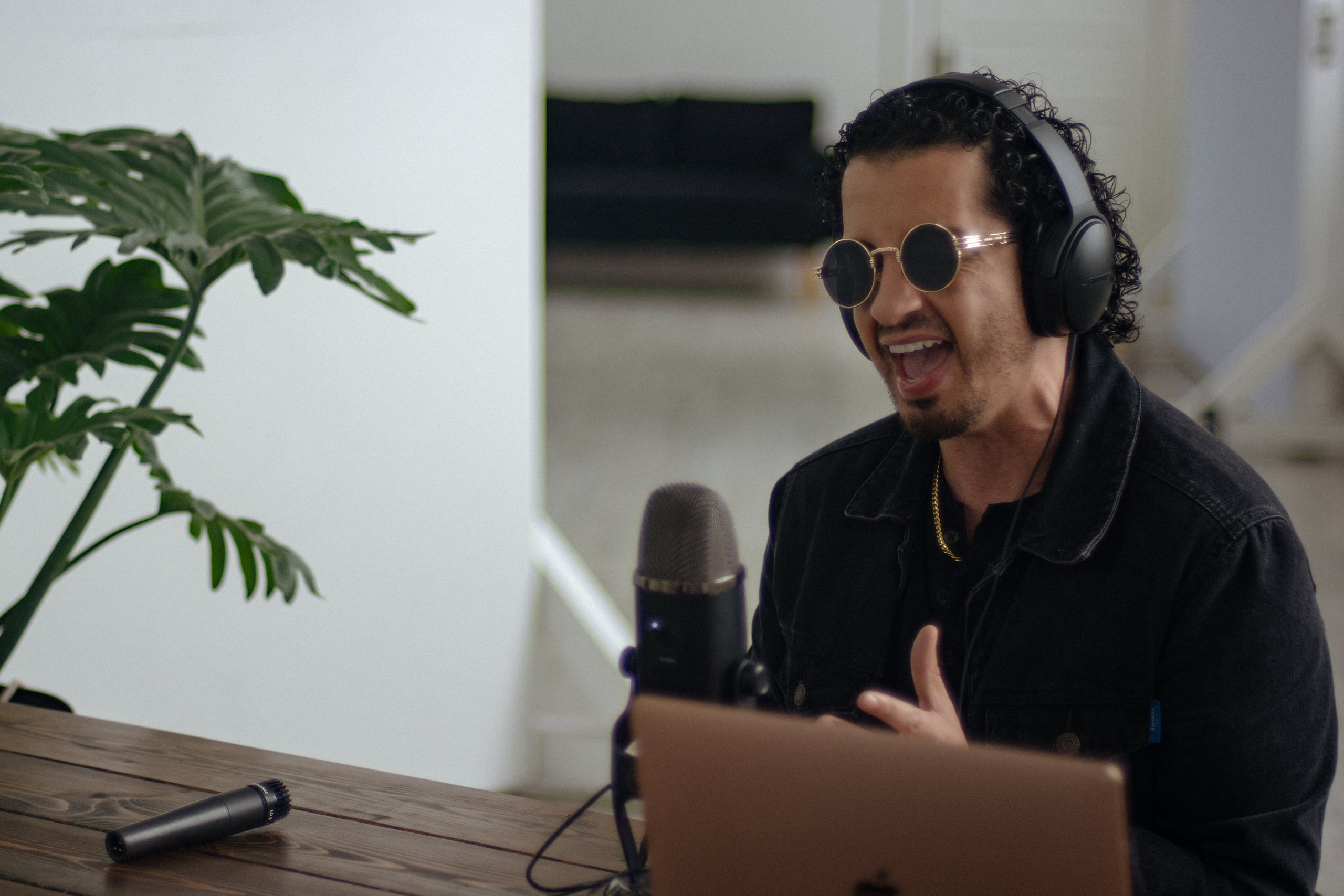El cantautor de salsa Ricky Luis fue la voz principal de la renombrada agrupación N’Klabe y se encuentra en la Isla por unos días.