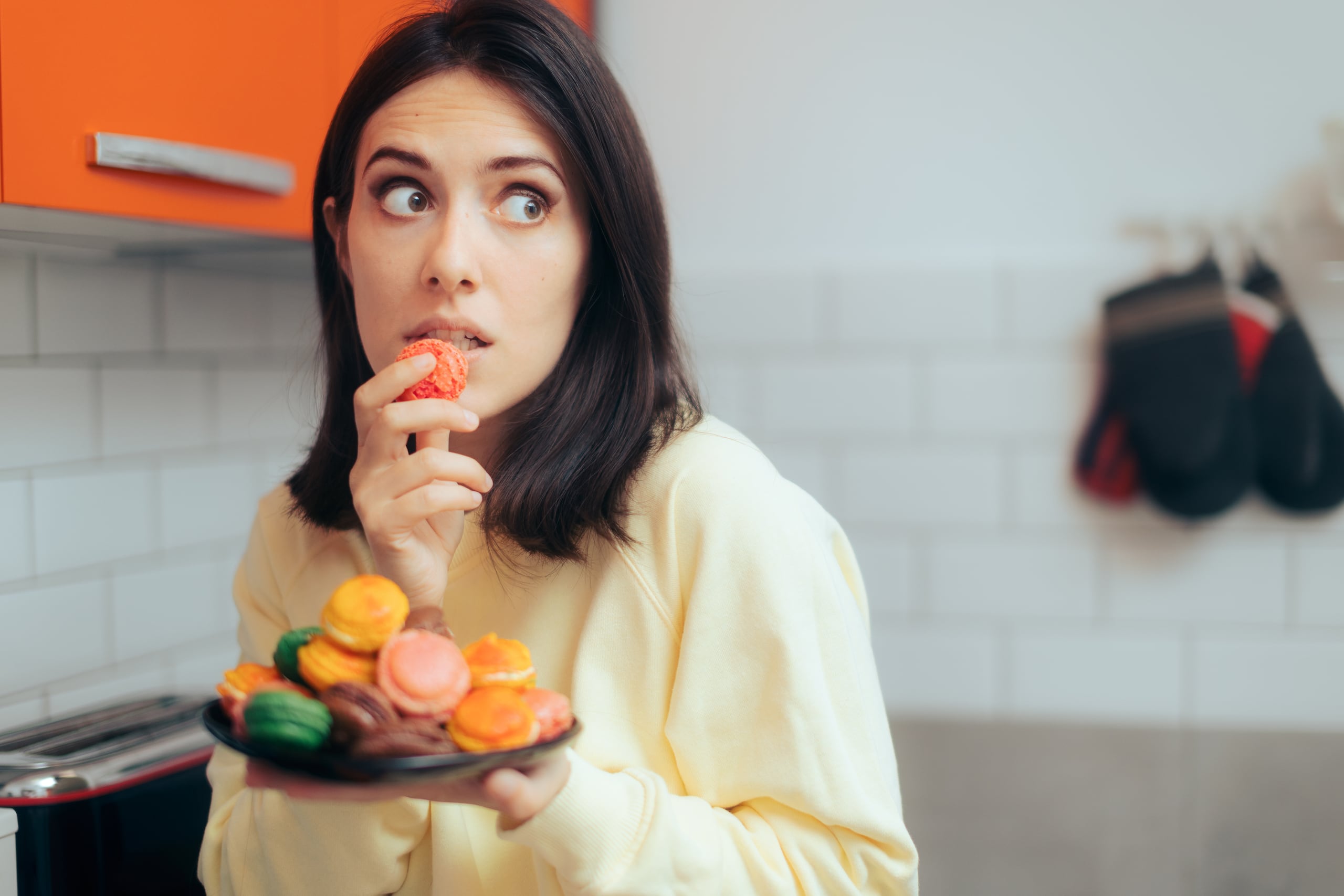 Un día con alto consumo calórico, especialmente de ultraprocesados, azúcares y grasas saturadas, puede tener varios efectos fisiológicos.
