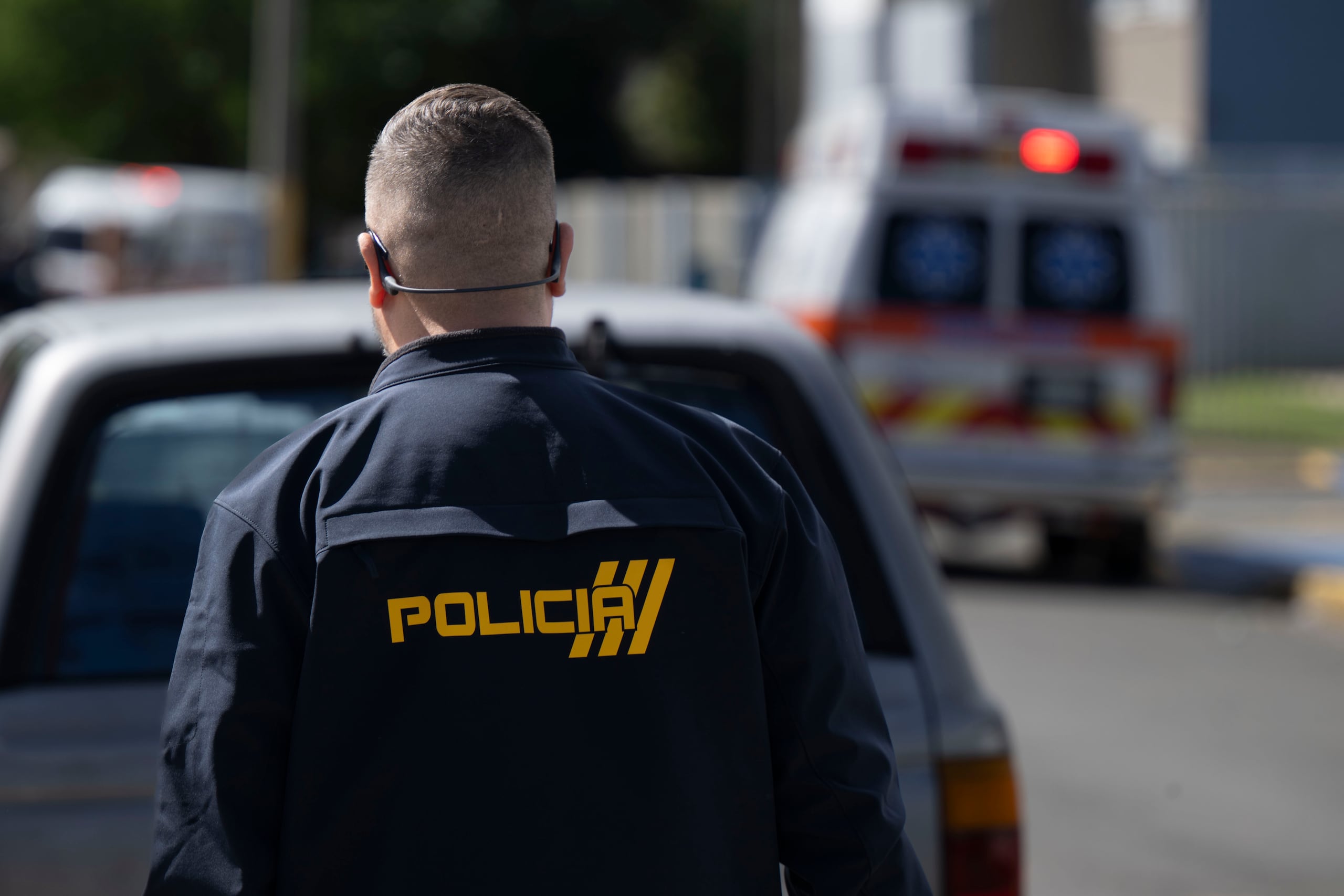Agentes de la división de Homicidios del CIC de Bayamón investigan el crimen.