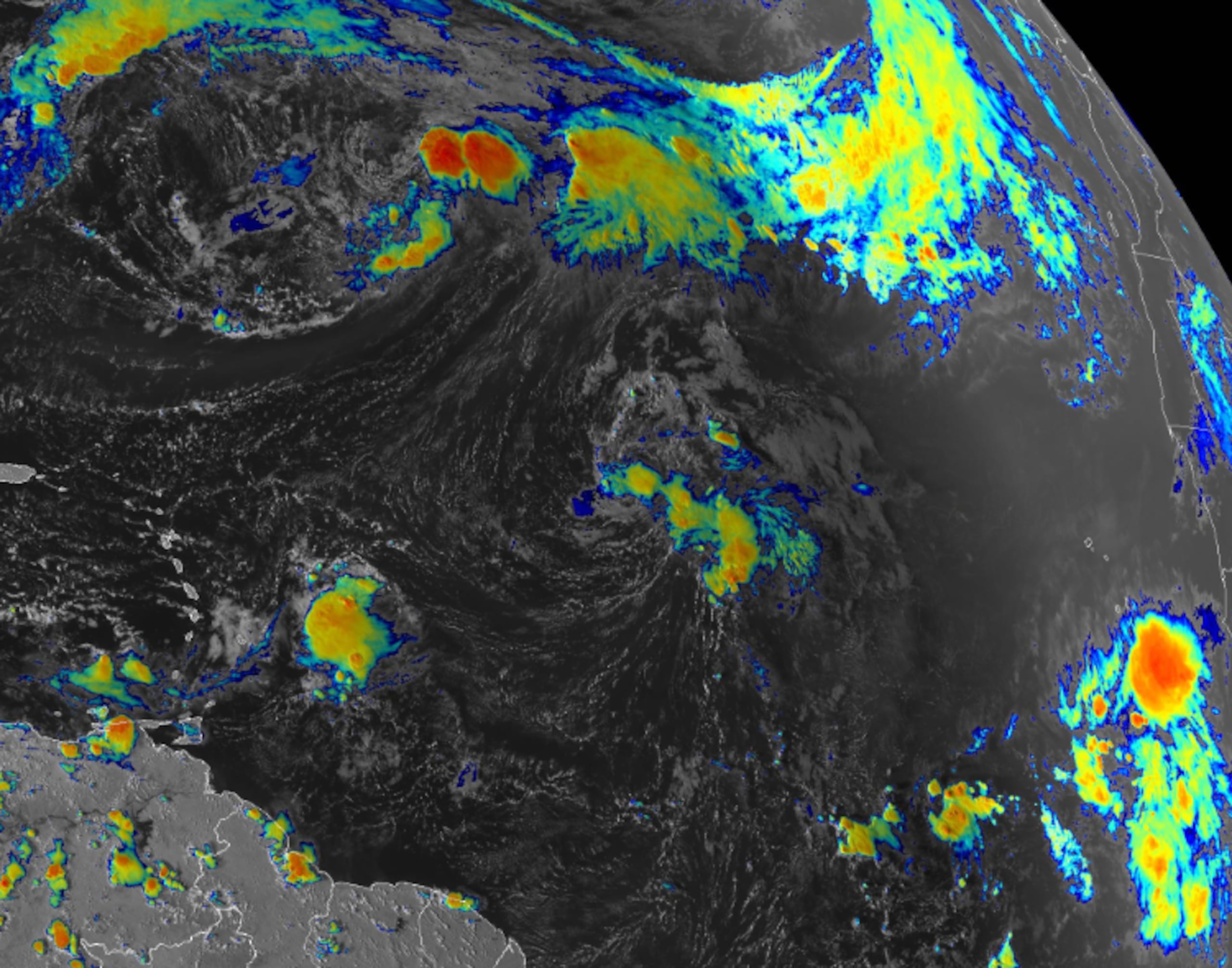 La tormenta tiene vientos con fuerza de tormenta tropical que se extienden hacia afuera hasta 110 km (70 millas) desde el centro. Se espera que gire hacia el norte más tarde el martes y luego hacia el noreste en los próximos días.