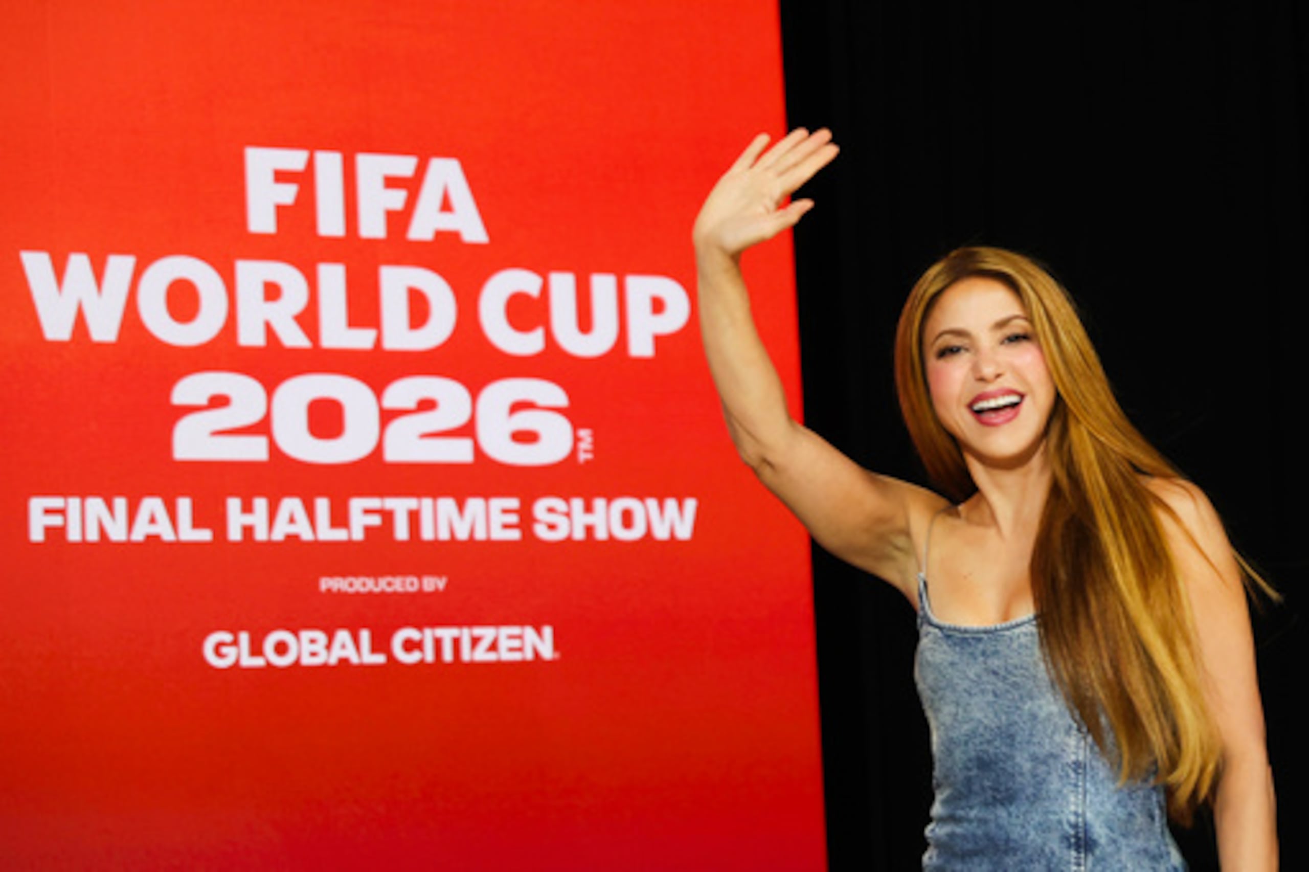 Shakira entra para un panel sobre el espectáculo del descanso del torneo de fútbol de la Copa Mundial de la FIFA 2026 en la cumbre Global Citizen NOW, el jueves 14 de mayo de 2026, en Nueva York. (AP Photo/Heather Khalifa)