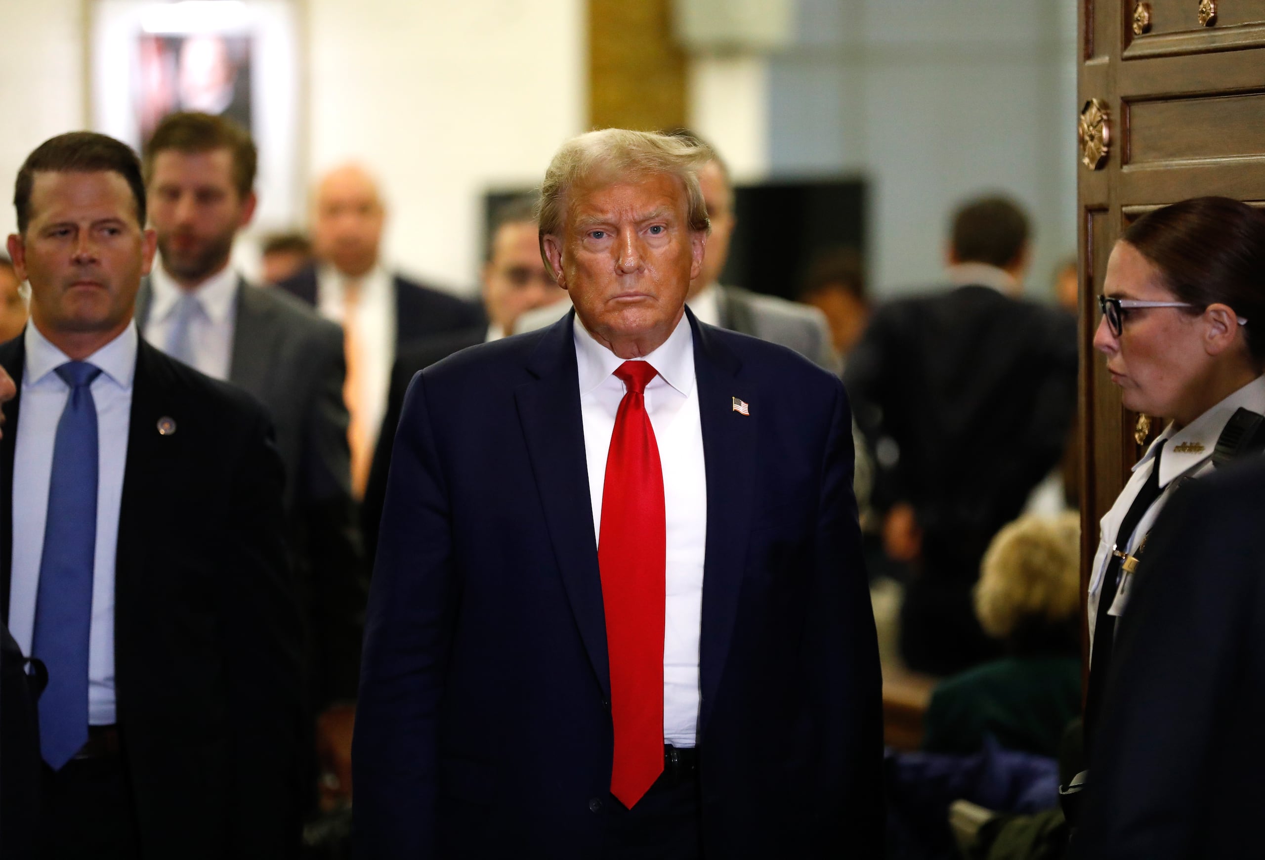 Trump criticó también hoy otra orden "mordaza" que le impuso ayer una jueza en otro caso, el del intento de revertir las elecciones de 2020 y promover el asalto al Capitolio, y que le prohíbe atacar o insultar al fiscal, al personal judicial y a los testigos.