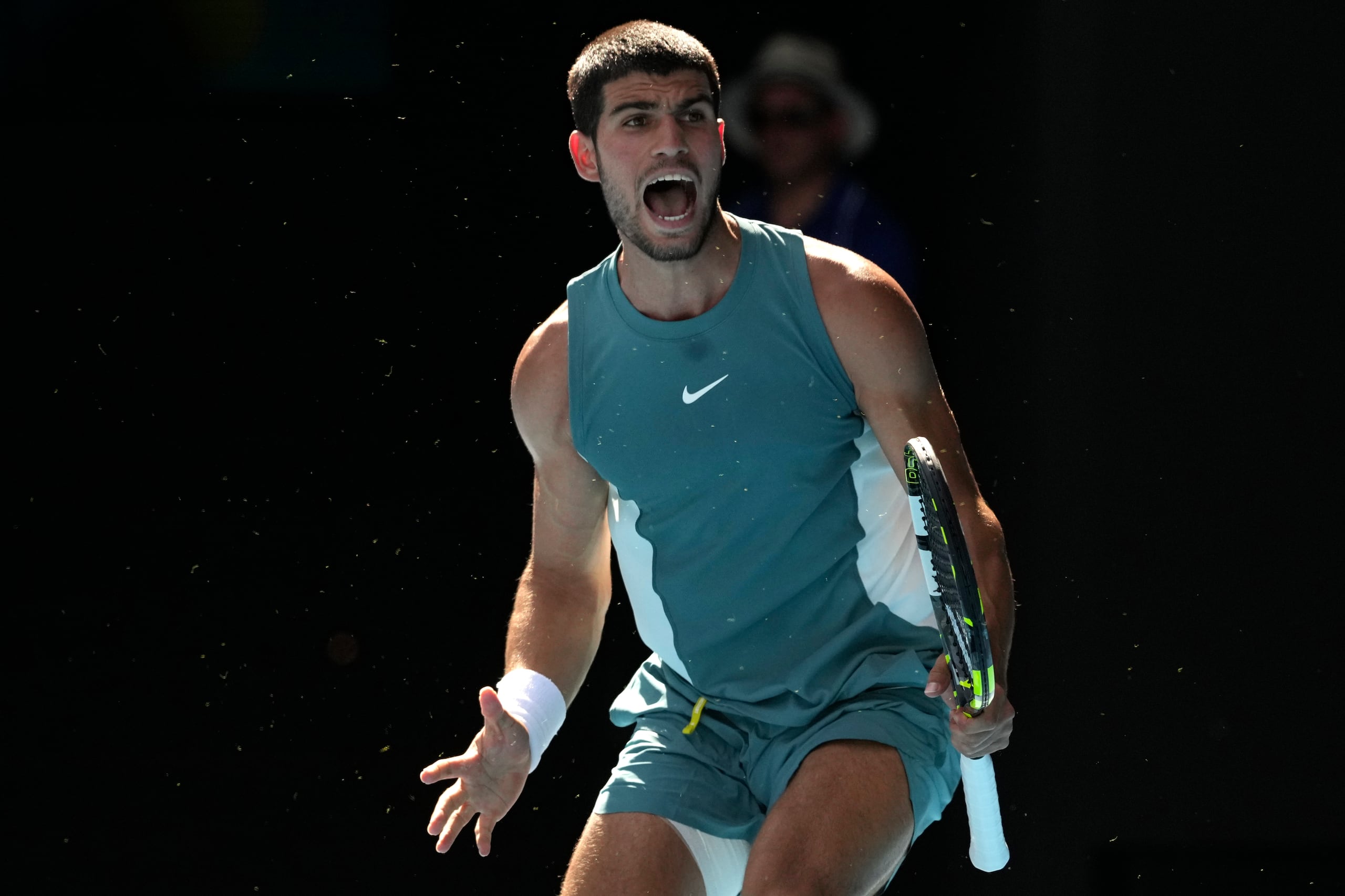 Carlos Alcaraz durante el partido contra Jack Draper en el Abierto de Australia, el domingo 19 de enero de 2025, en Melbourne. (AP Foto/Mark Baker)