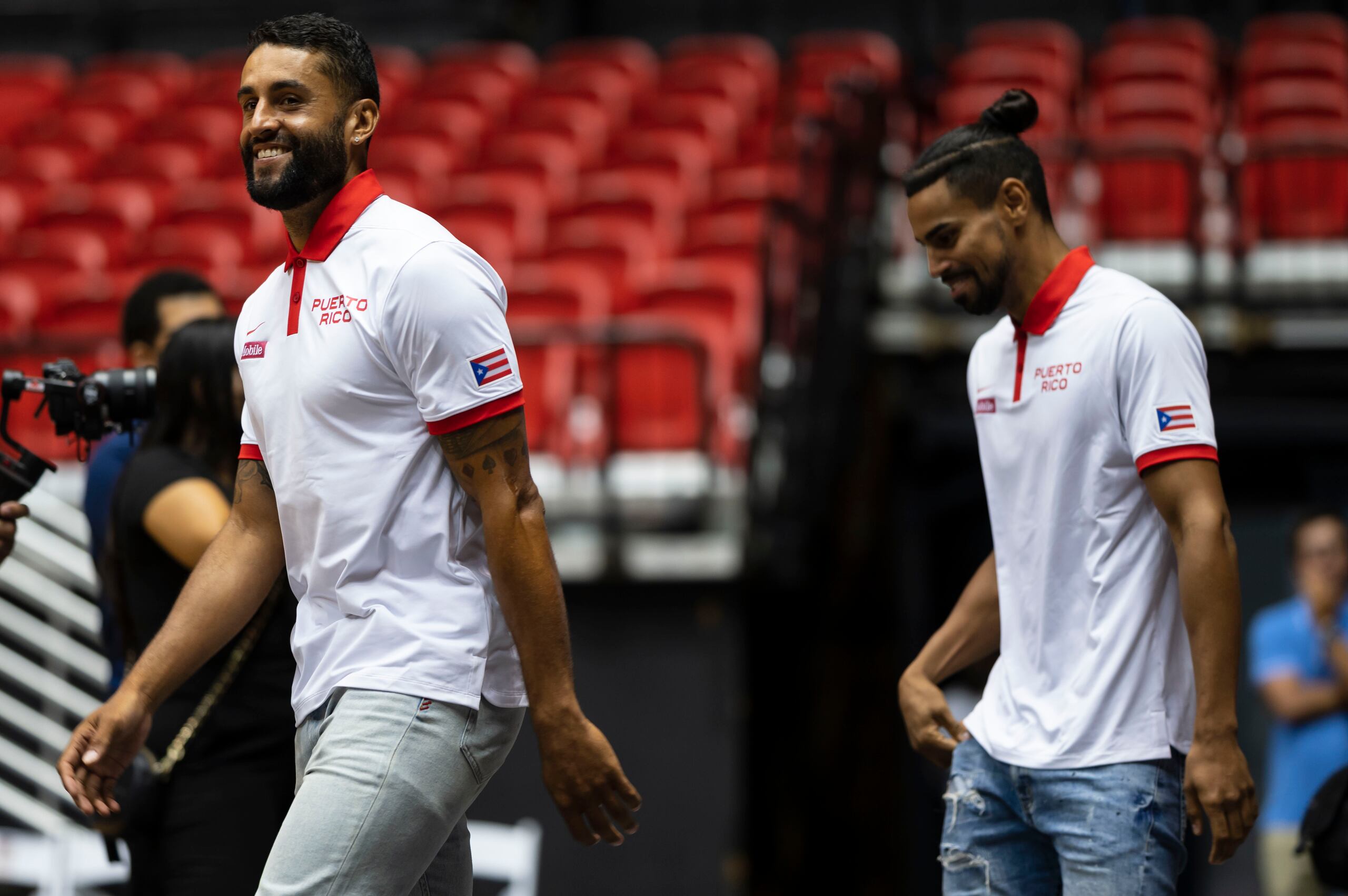 Del lado masculino, posiblemente los dos candidatos con más méritos para ser considerados para abanderado serían Gian Clavell y Javier Mojica, si estos fueran considerado para los Juegos Panamericanos, y en el caso del primero, si estuviera disponible para jugar, lo que no estuvo para la Copa del Mundo debido a una lesión.