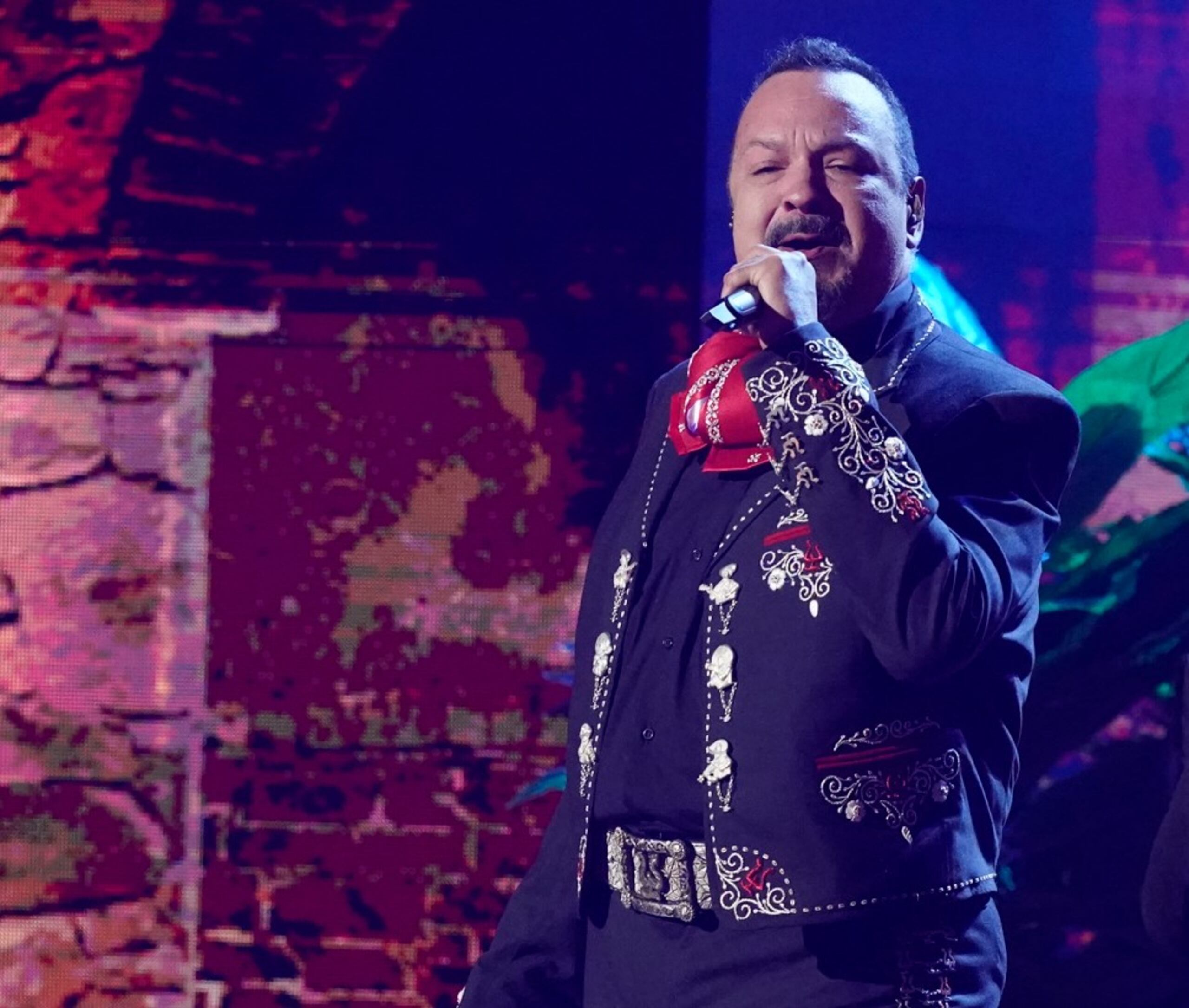 El intérprete confesó en una entrevista que le afectó que su hija se casara con solo 20 años de edad.