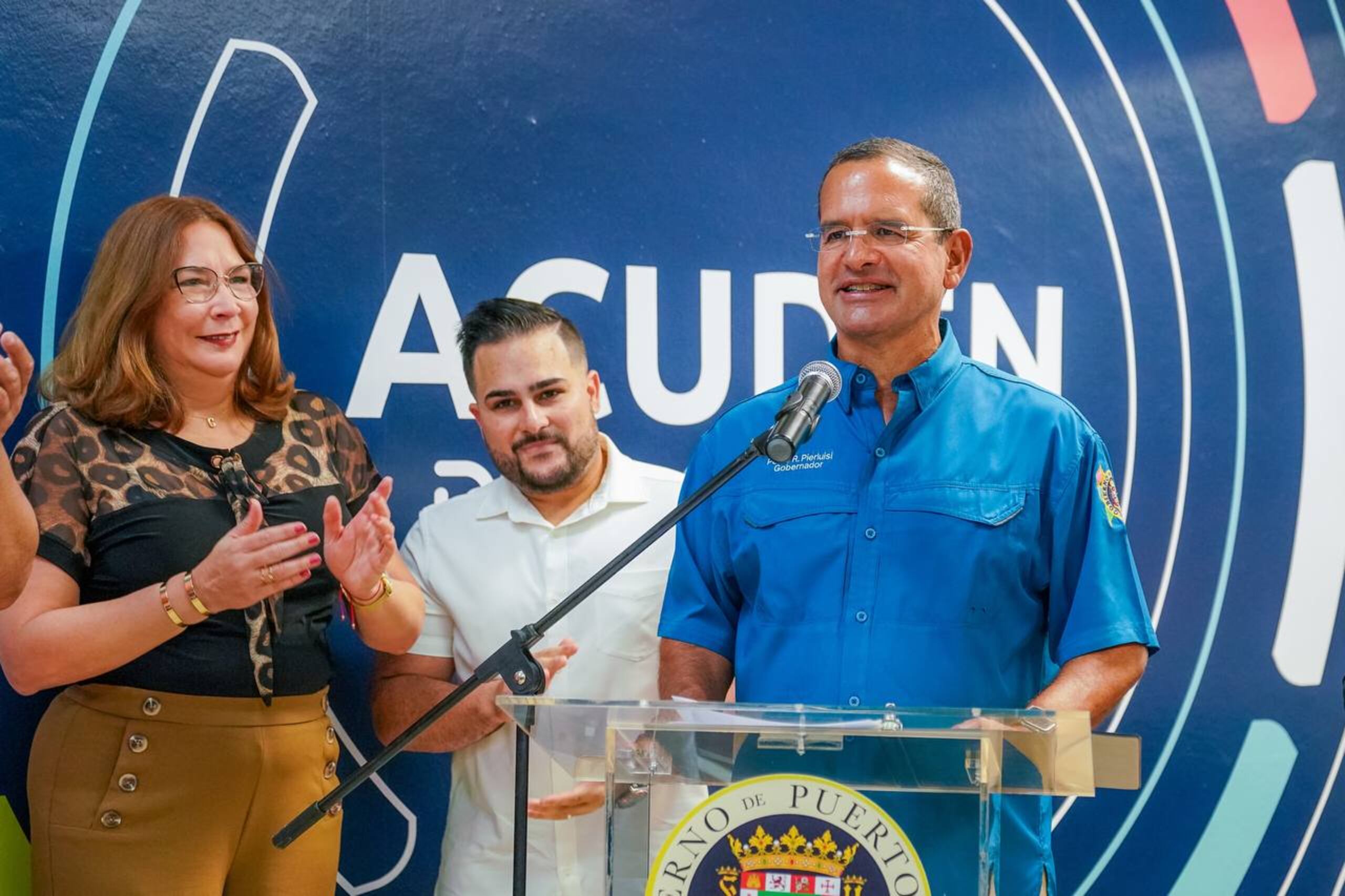 El primer ejecutivo dijo que la nueva Oficina Regional de ACUDEN en Mayagüez cuenta con una inversión de $324,000.00 en remodelaciones.