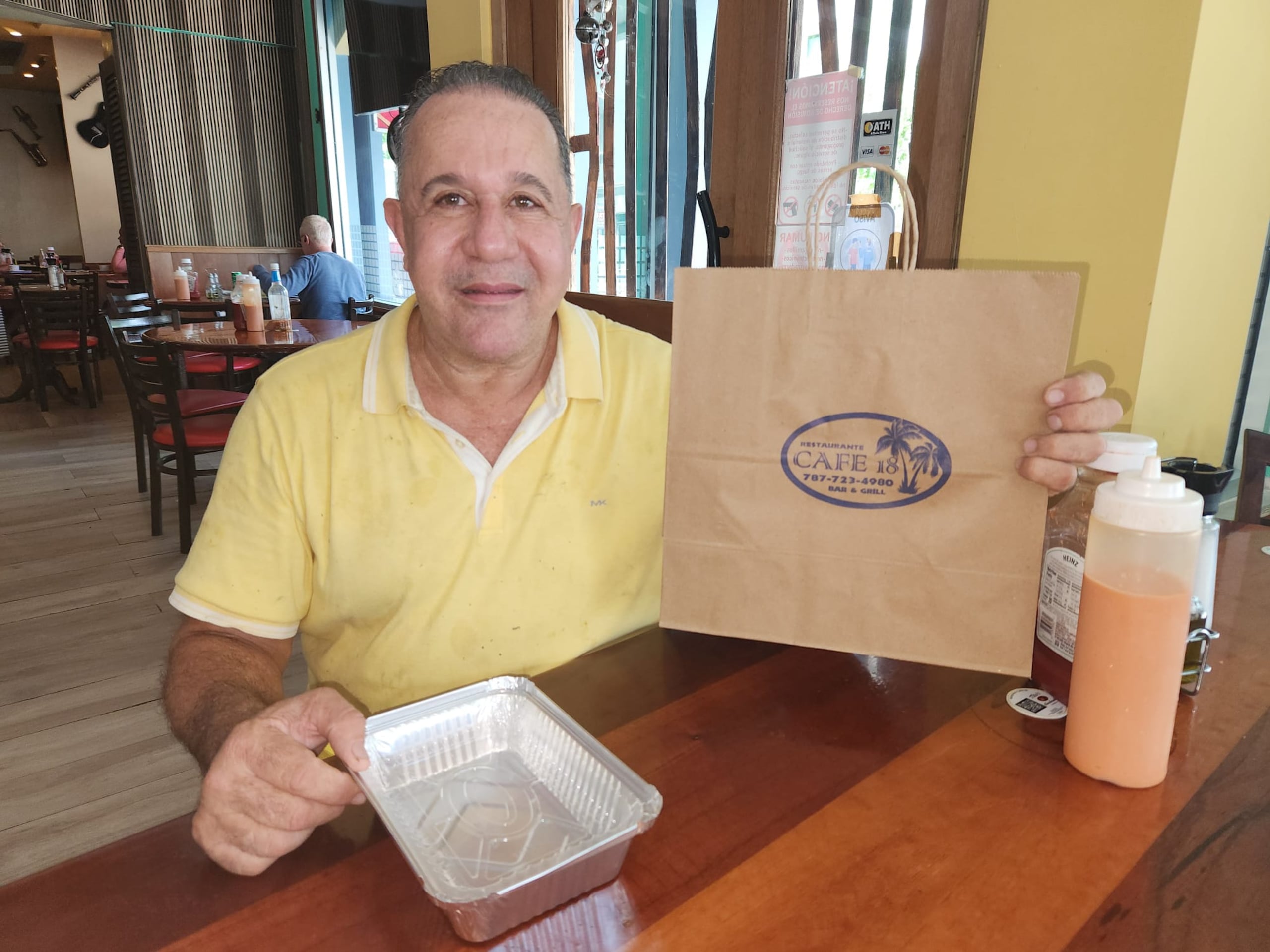 Alfredo Martínez Abreu, propietario del Restaurant Café 18, en la Parada 18 en Santurce.