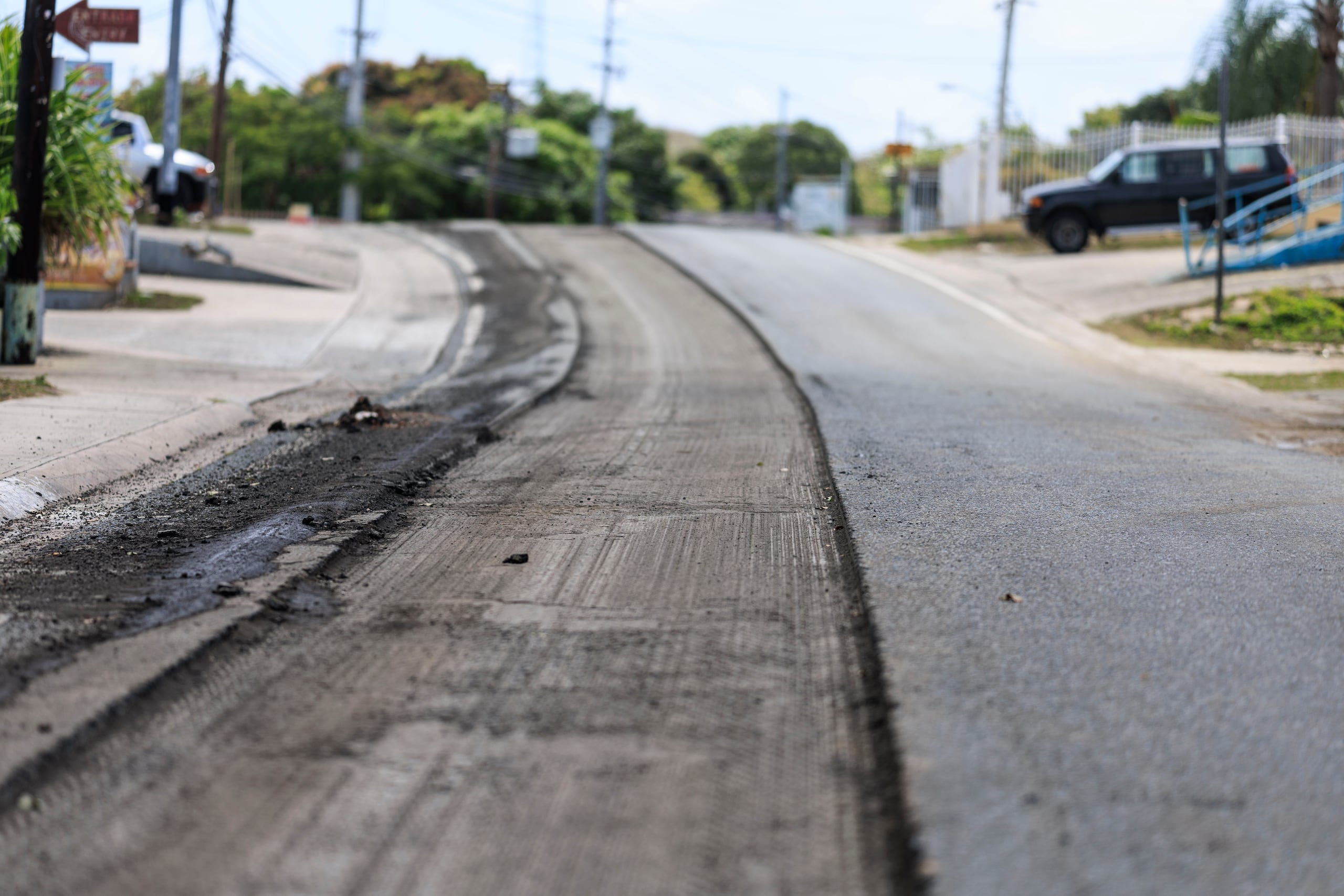 El secretario del DTOP destacó que estas iniciativas permitirán atender carreteras estatales que requieren mejoras significativas para garantizar un tránsito más seguro y eficiente.