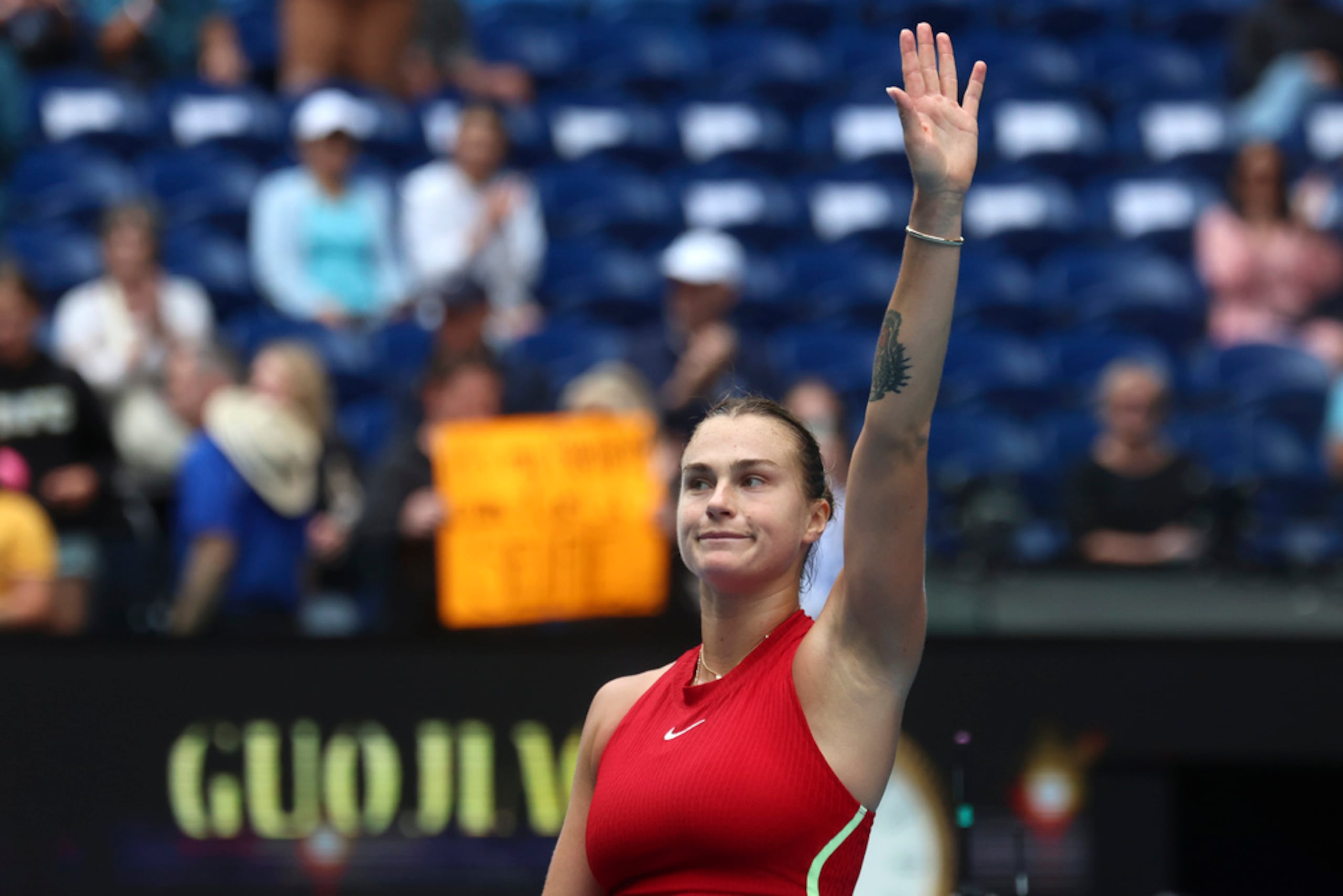 Aryna Sabalenka celebra después de derrotar a Lesia Tsurenko en su partido de tercera ronda en el Abierto de Australia.