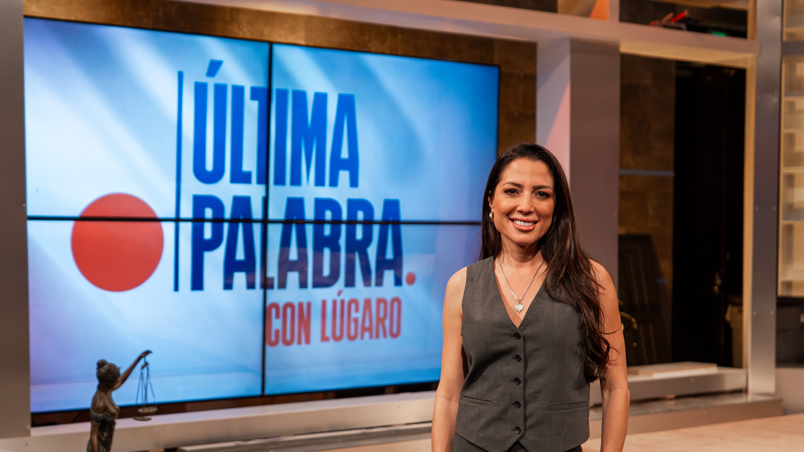 "Última palabra con Lúgaro" va al aire de lunes a viernes por TeleOnce.