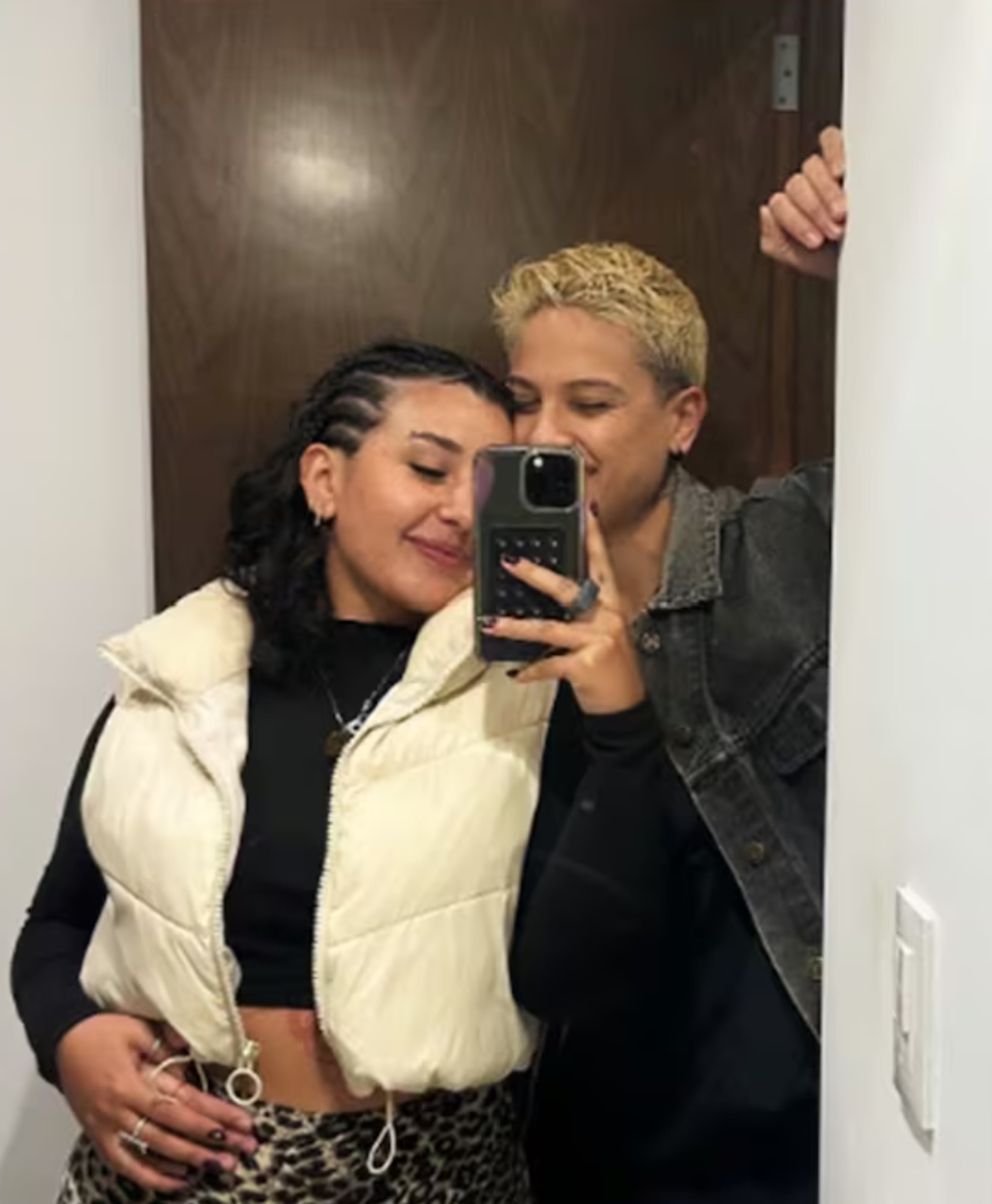 Romina Marcos (izquierda) y su novia.