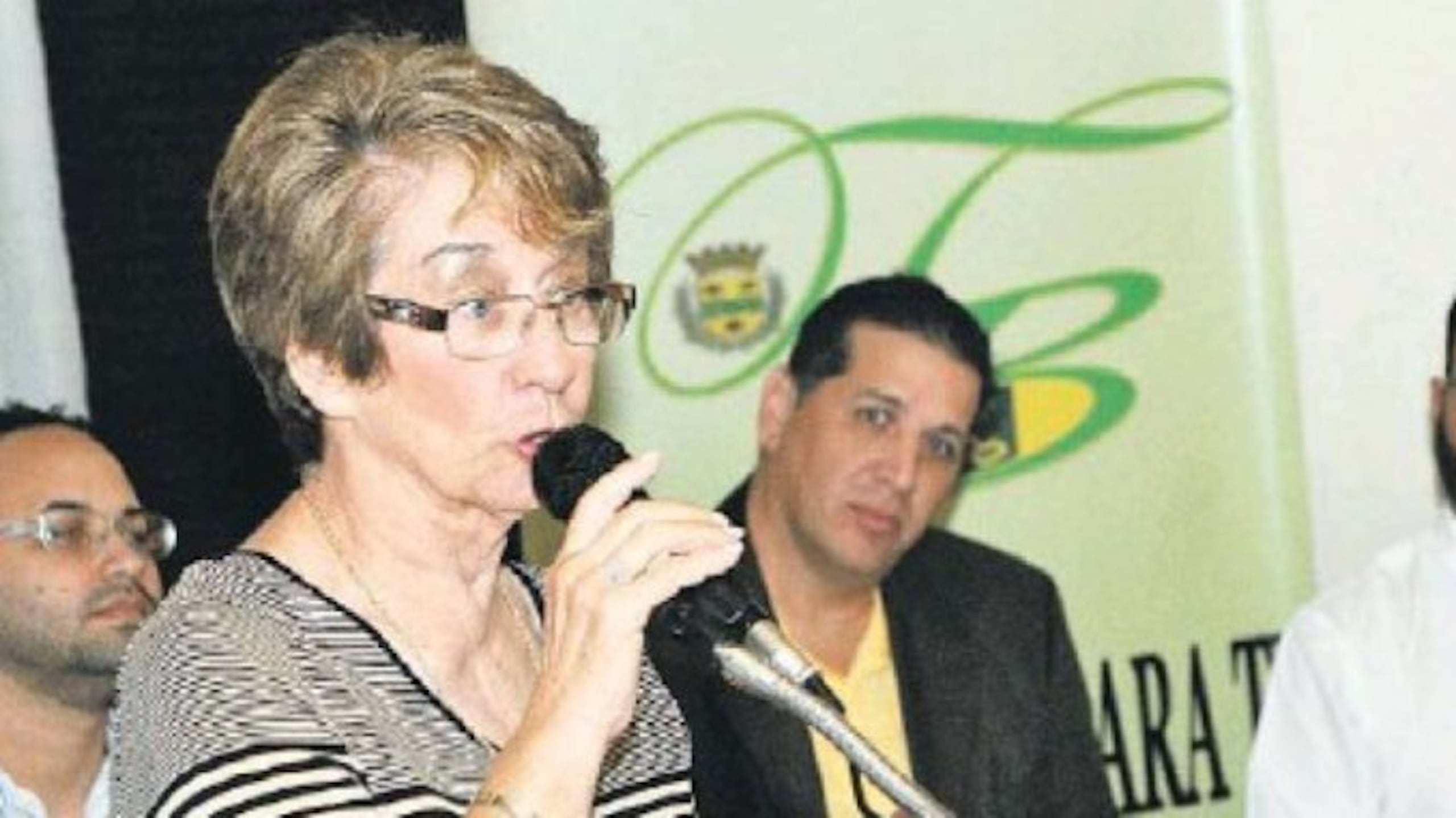 La exapoderada del Voleibol Superior Femenino Rosario Vega de Raíces.