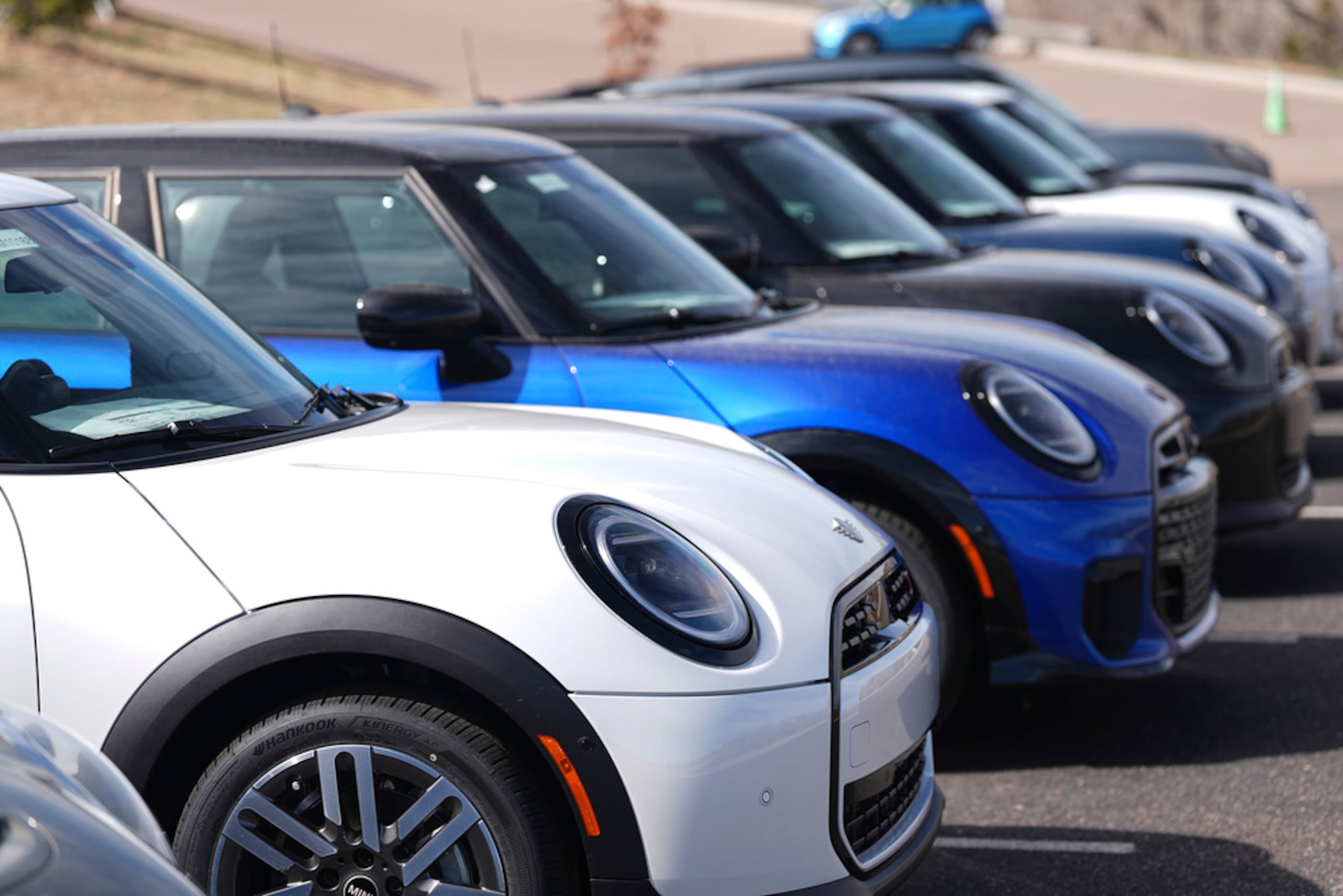 El jueves comenzará a cobrarse el arancel del 25% a las importaciones de automóviles, con impuestos a los vehículos completamente importados desde la medianoche.