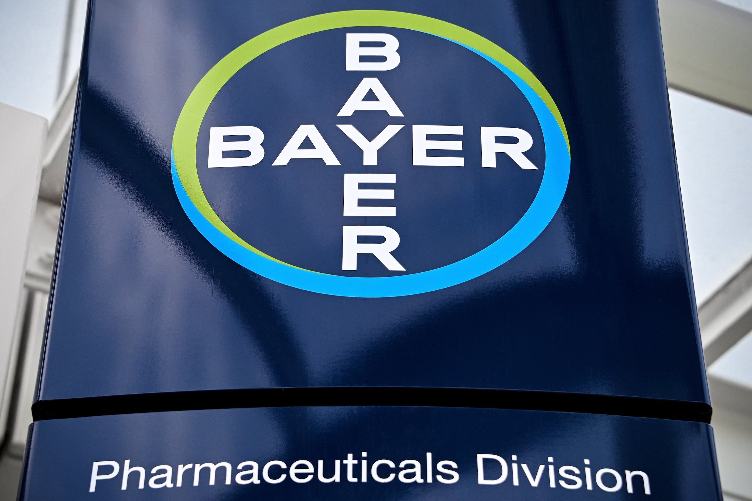 Tras la adquisición de Monsanto, Bayer ha afrontado múltiples reclamaciones legales después de que la Organización Mundial de la Salud (OMS) advirtiera de que el glifosato, el ingrediente principal de Roundup, podría ser cancerígeno.