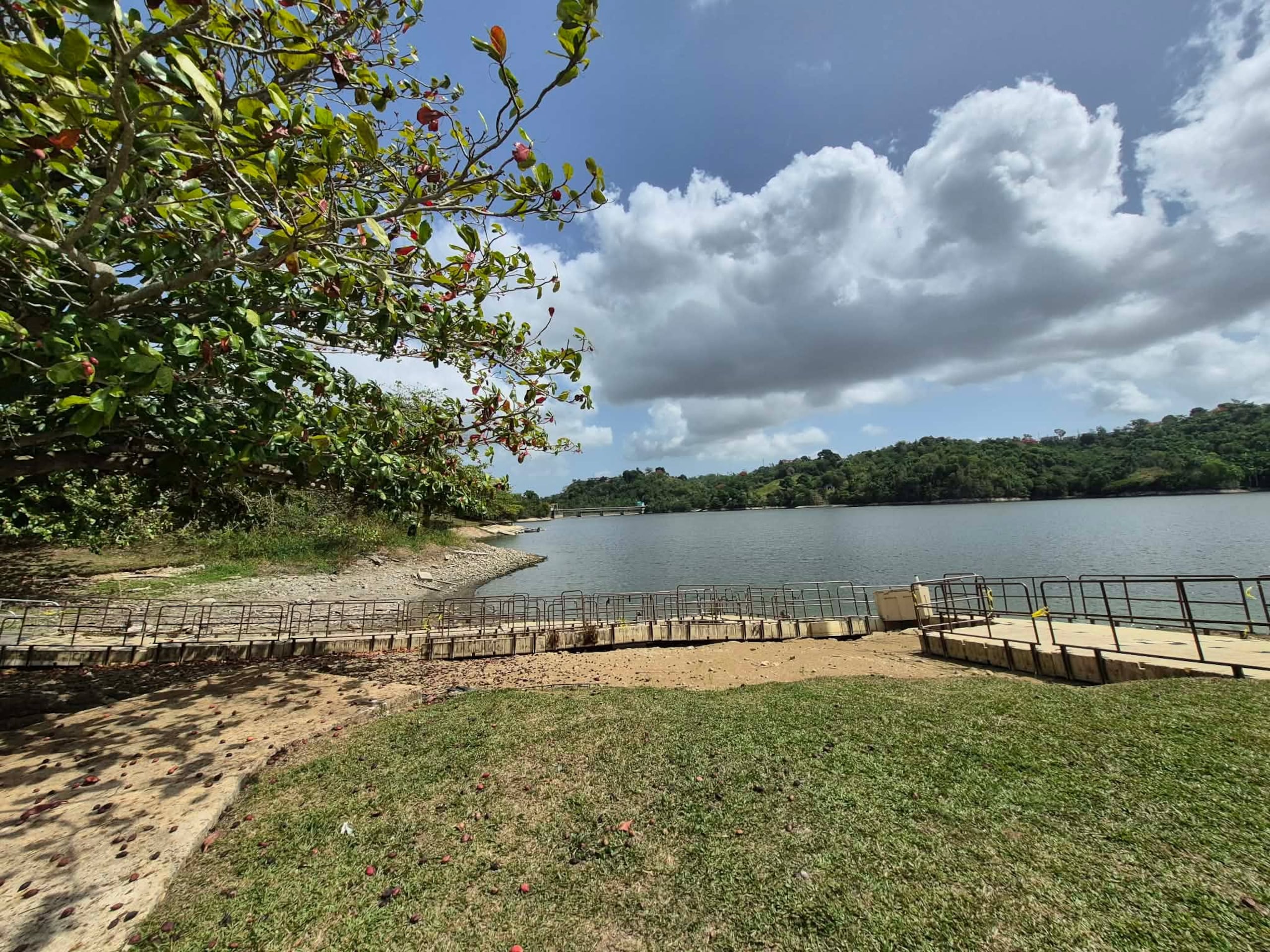 Unos 250,000 abonados reciben agua del embalse La Plata, ubicado en Toa Alta.
