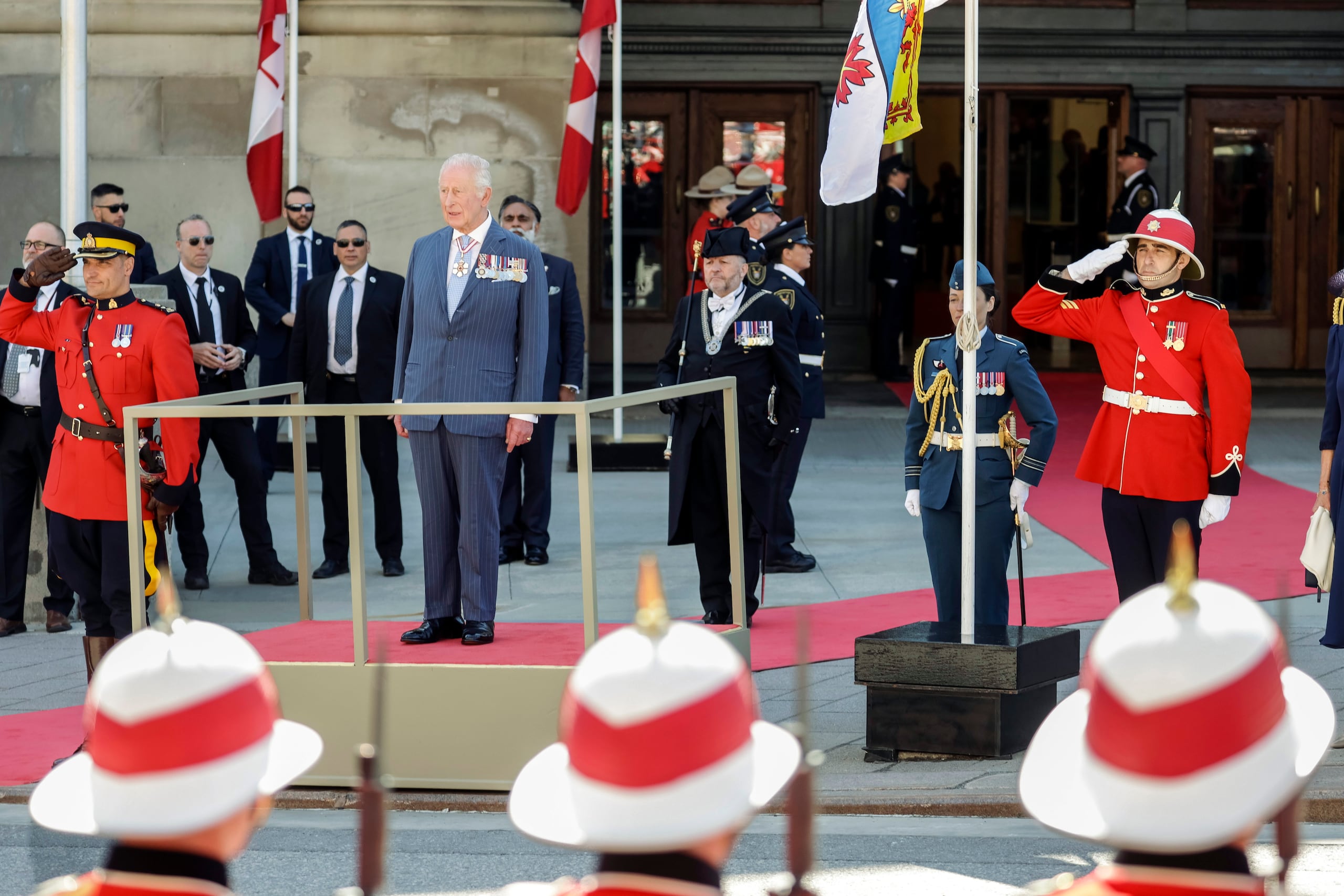 Es solo la tercera vez en la historia de Canadá que el monarca británico pronuncia el Discurso del Trono.