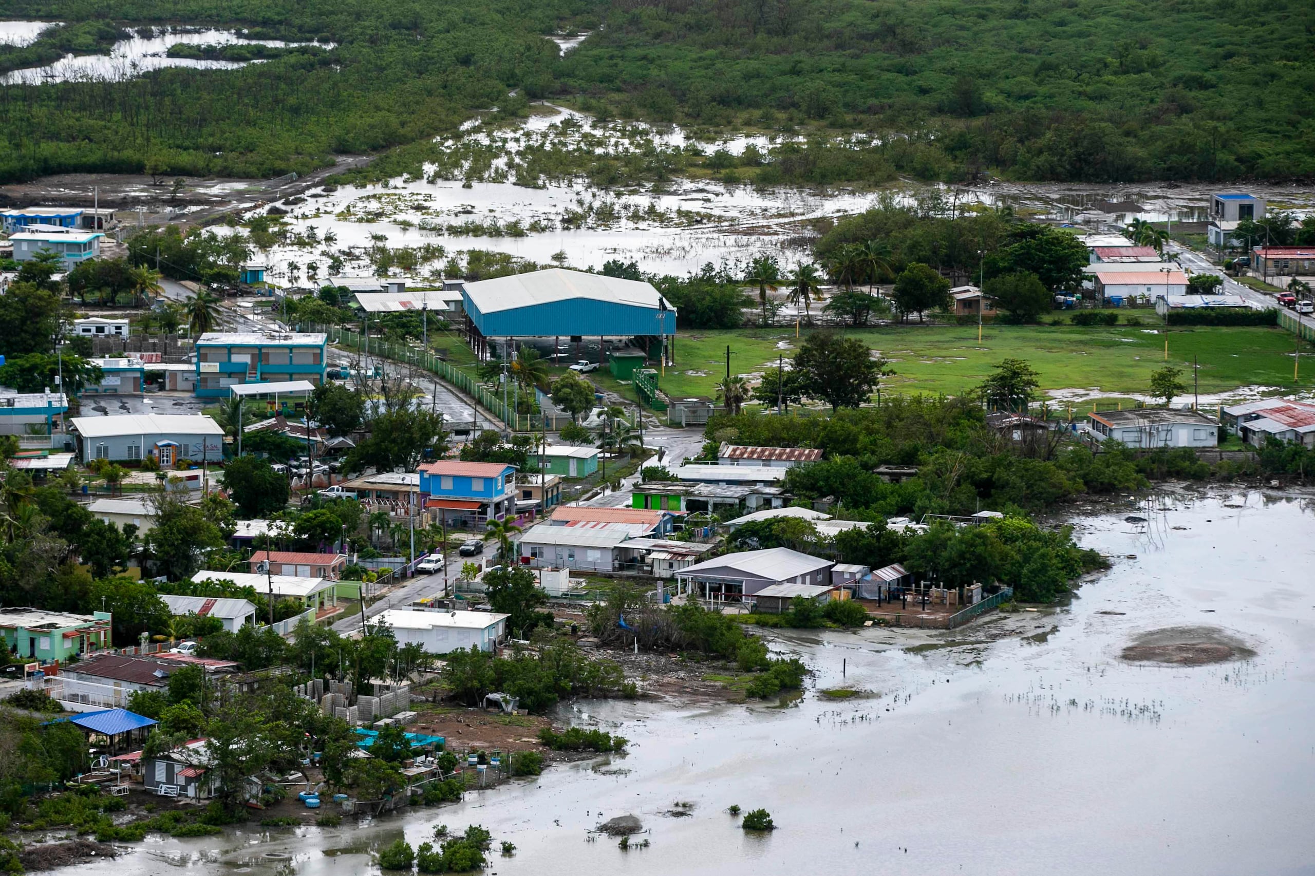 Cobertura especial Huracán Fiona causa estragos tras su paso por la isla.
El paso del Huracán Fiona por Puerto Rico.
En la foto sobrevolamos algunas areas de la isla para constatar daños.
En la foto Inundaciones costeras y estragos en comunidades de Salinas
Foto por Dennis M. Rivera Pichardo