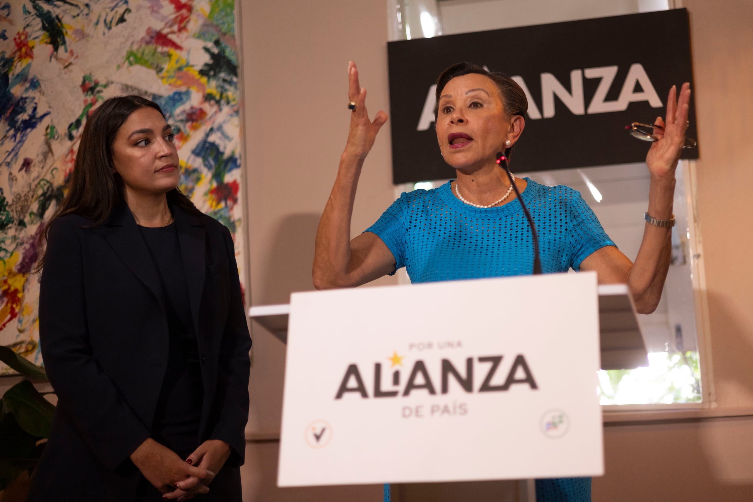 Las congresistas tenían previsto mostrar su respaldo en una conferencia de prensa el martes, pero la pospusieron debido a la condición de salud de la abogada Griselle Morales Rodríguez, esposa de Dalmau Ramírez.