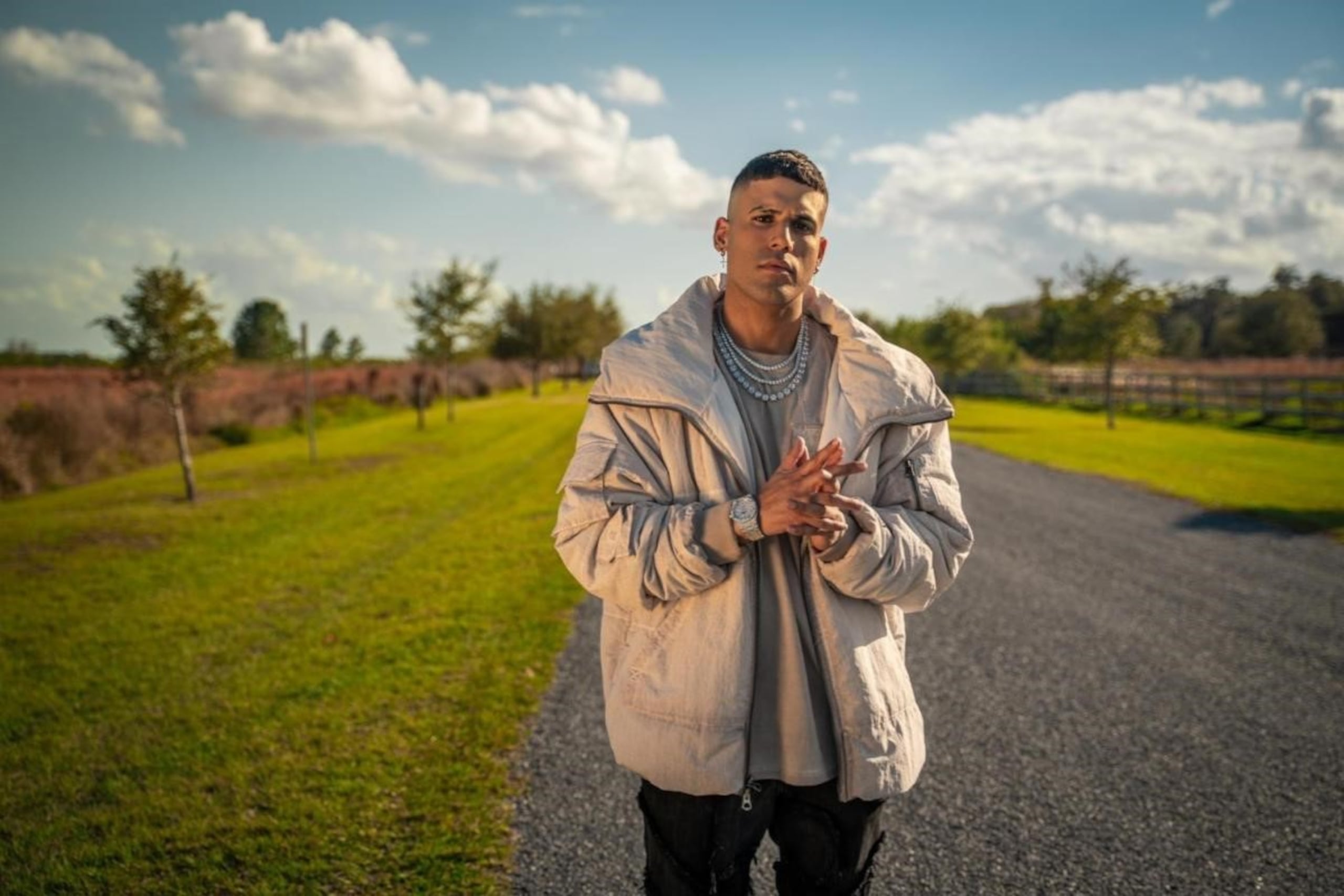 El video ya está disponible en las principales plataformas musicales de música.